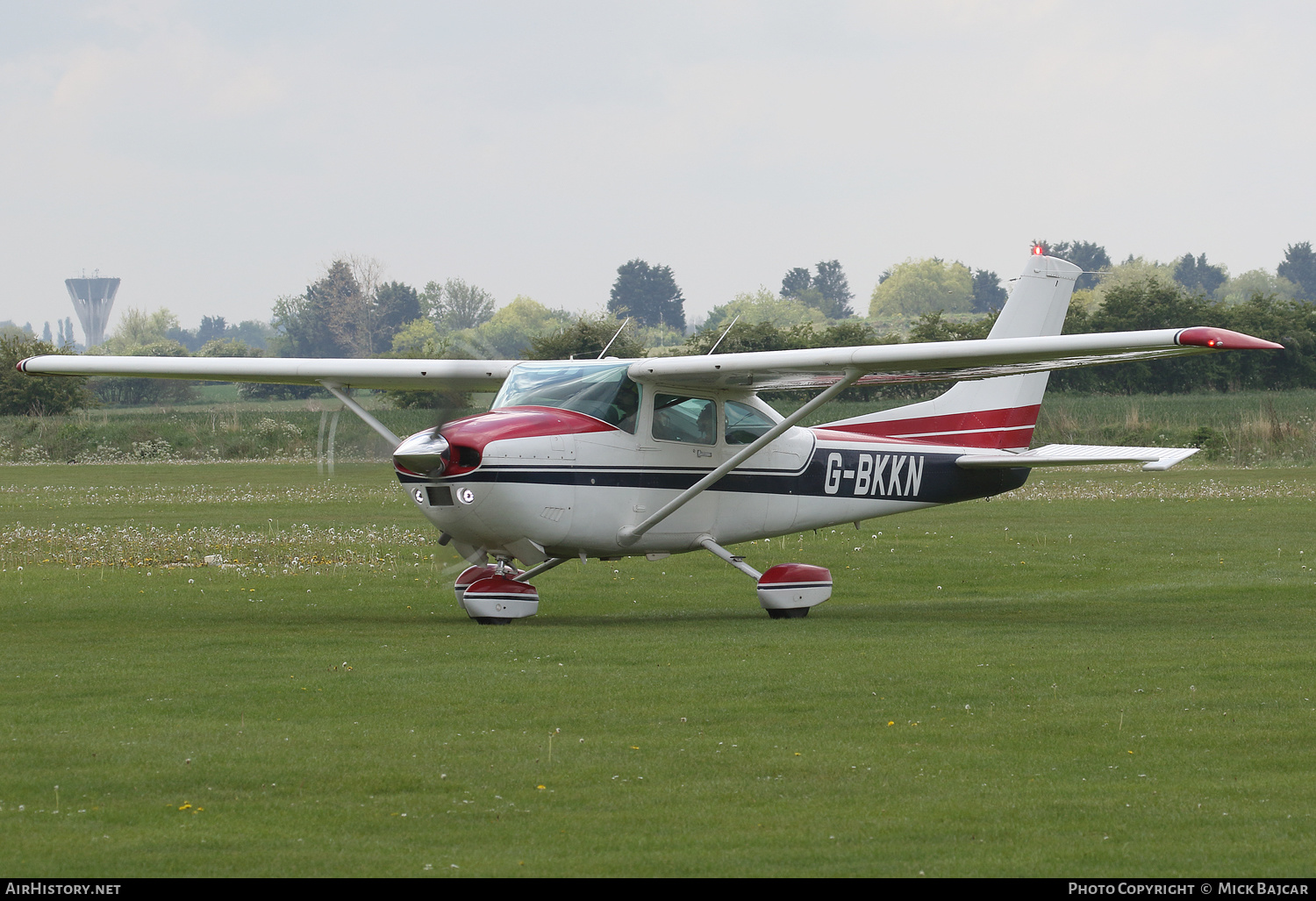 Aircraft Photo of G-BKKN | Cessna 182R Skylane | AirHistory.net #460622