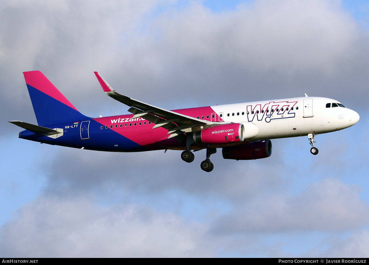 Aircraft Photo of HA-LYT | Airbus A320-232 | Wizz Air | AirHistory.net #461242