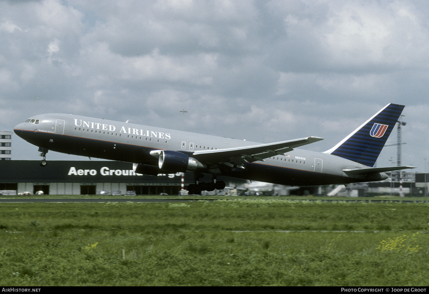 Aircraft Photo of N660UA | Boeing 767-322/ER | United Airlines | AirHistory.net #461615