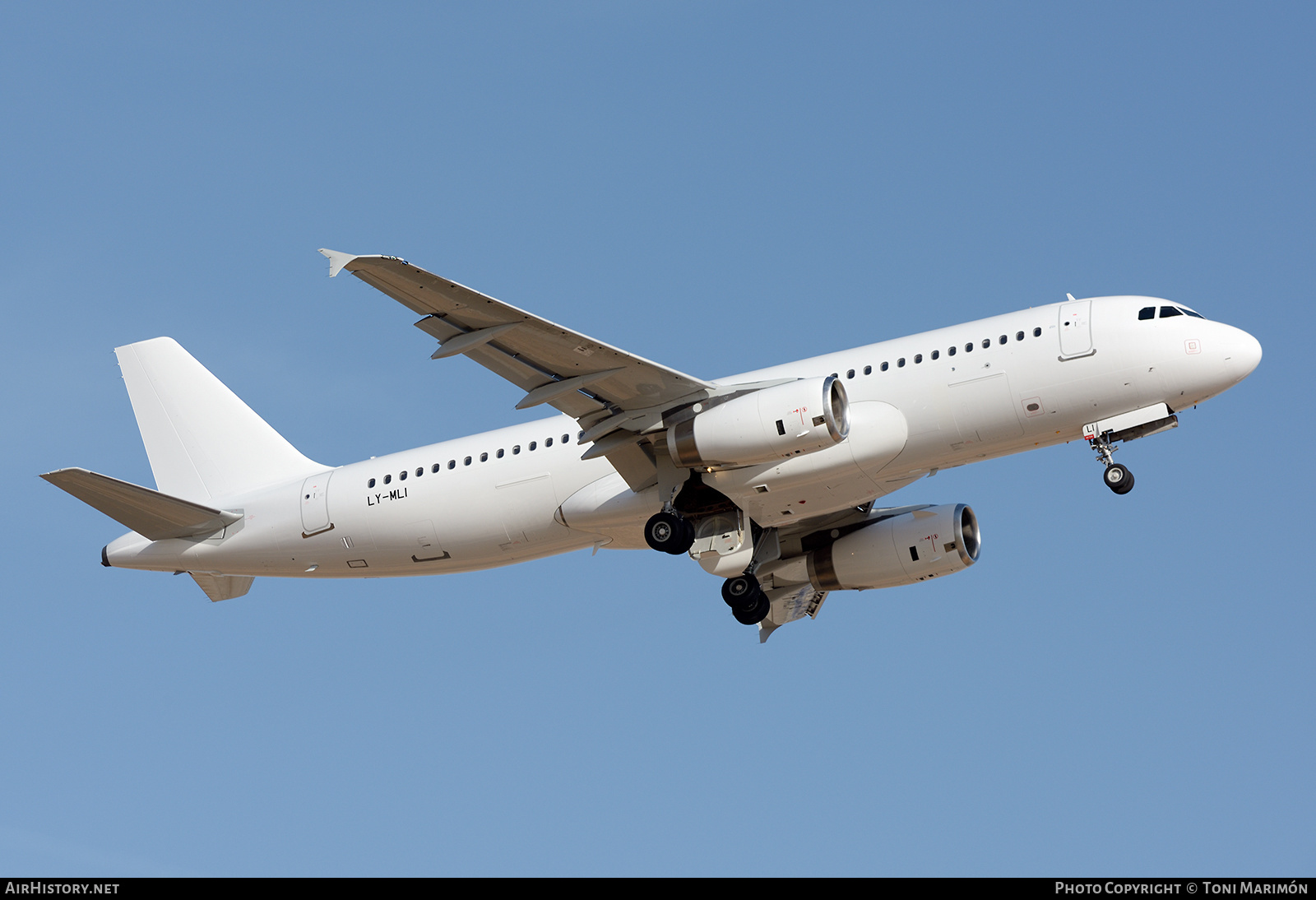 Aircraft Photo of LY-MLI | Airbus A320-232 | AirHistory.net #461670