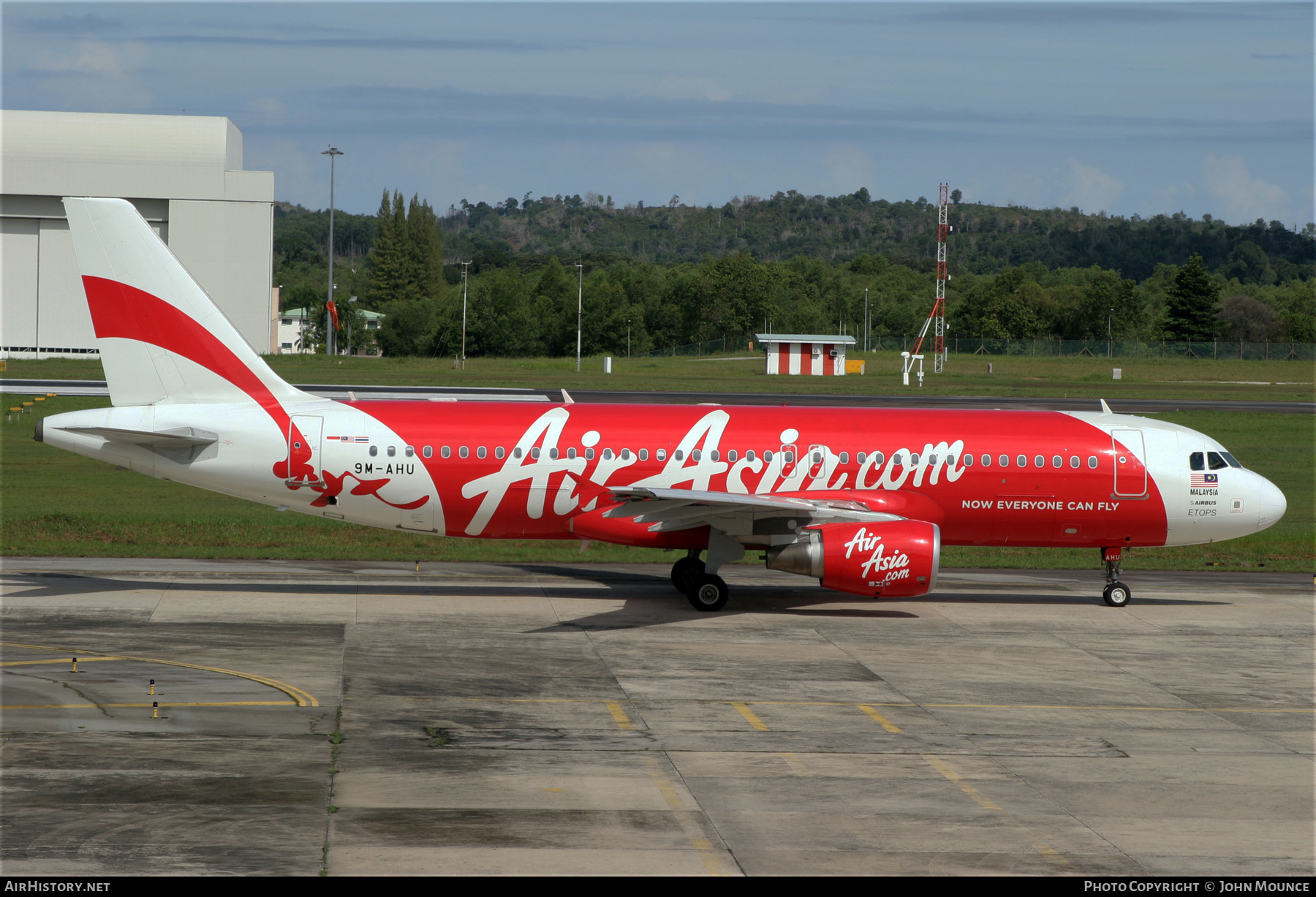 Aircraft Photo of 9M-AHU | Airbus A320-216 | AirAsia | AirHistory.net #461712