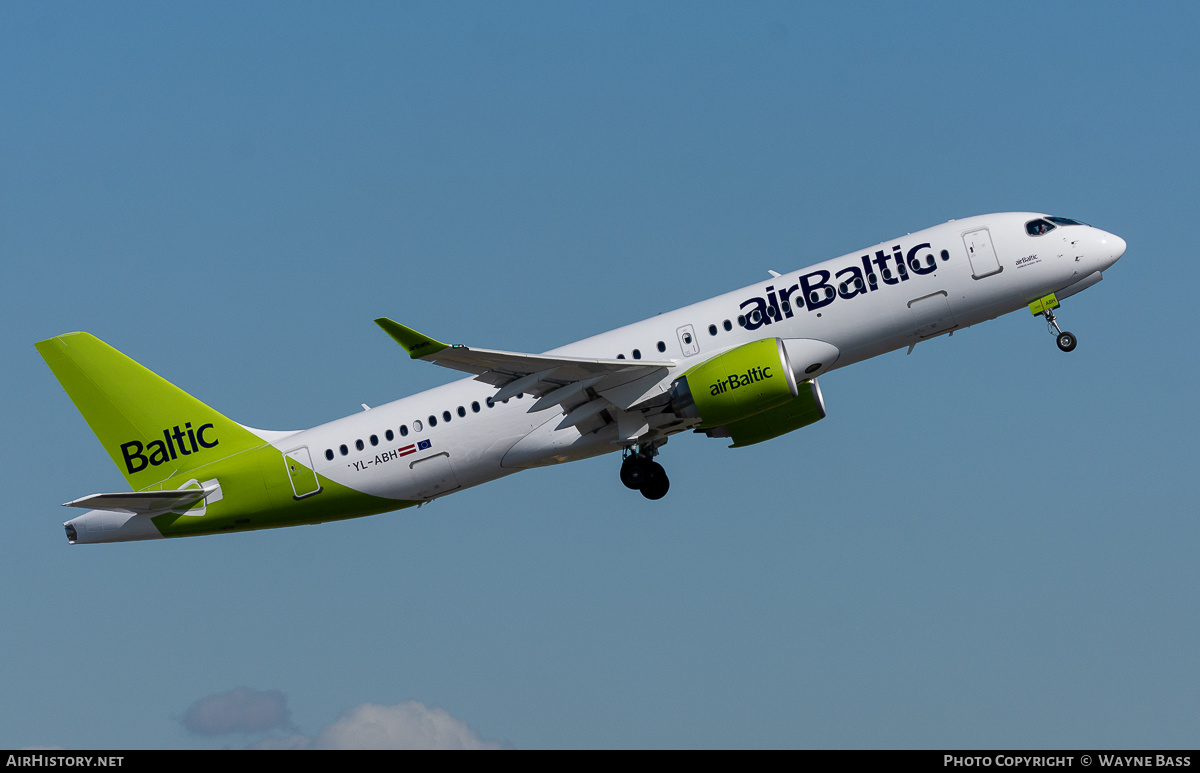Aircraft Photo of YL-ABH | Airbus A220-371 (BD-500-1A11) | AirBaltic | AirHistory.net #461998