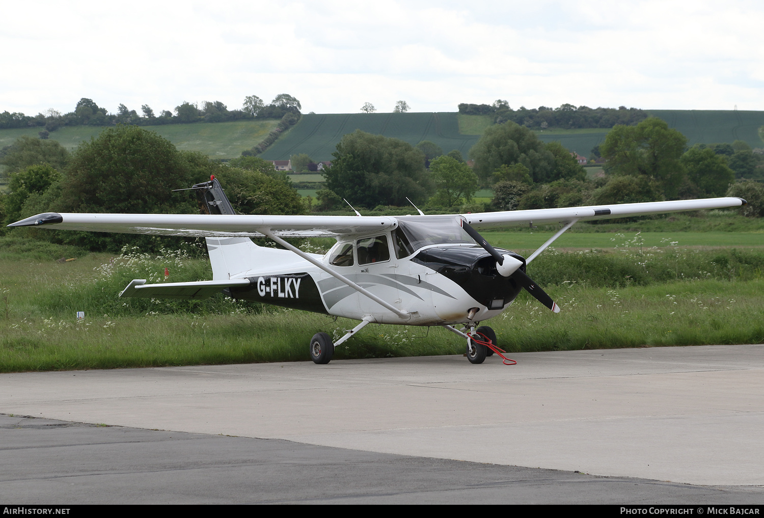 Aircraft Photo of G-FLKY | Cessna 172S Skyhawk | AirHistory.net #462275