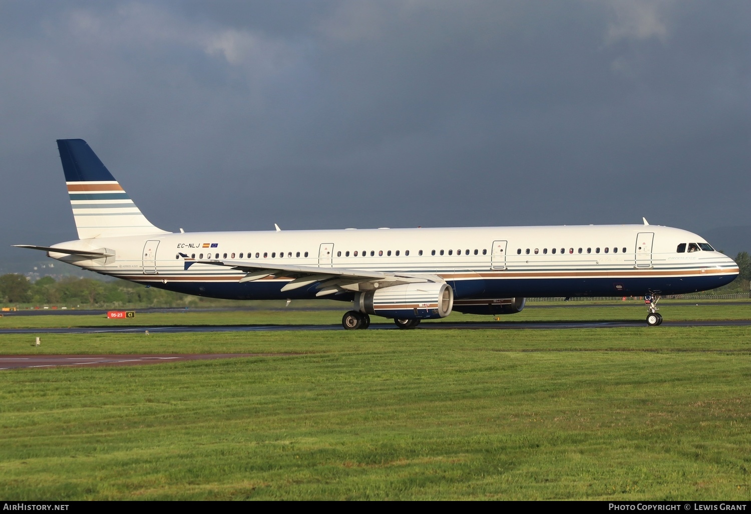 Aircraft Photo of EC-NLJ | Airbus A321-231 | Privilege Style | AirHistory.net #462343