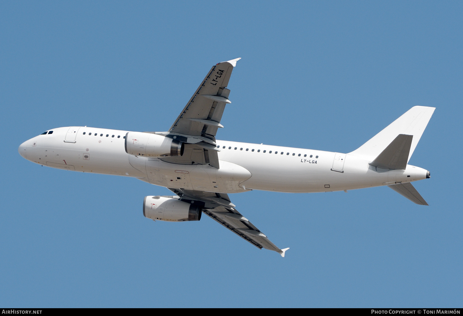 Aircraft Photo of LY-LGA | Airbus A320-232 | AirHistory.net #462417