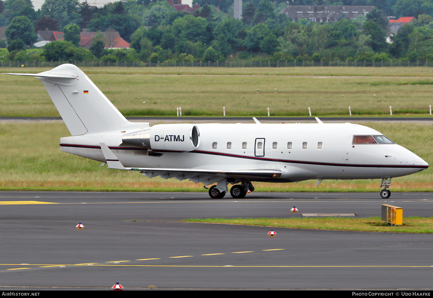 Aircraft Photo of D-ATMJ | Bombardier Challenger 604 (CL-600-2B16) | AirHistory.net #462467