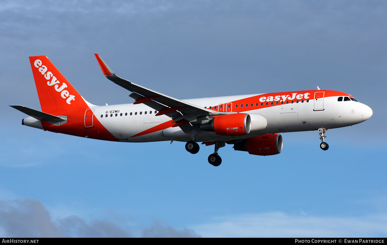 Aircraft Photo of G-EZWU | Airbus A320-214 | EasyJet | AirHistory.net #462864