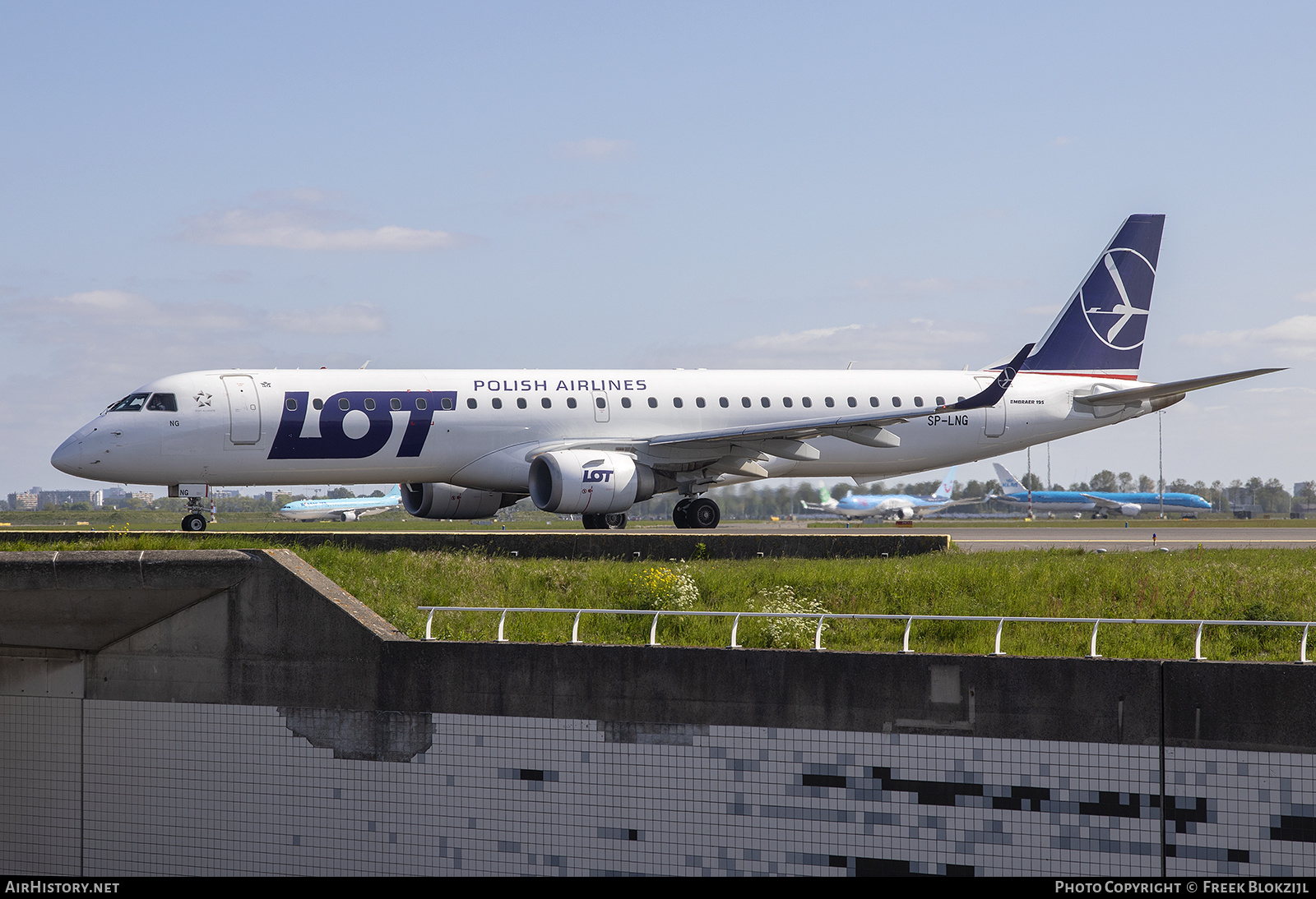 Aircraft Photo of SP-LNG | Embraer 195AR (ERJ-190-200IGW) | LOT Polish Airlines - Polskie Linie Lotnicze | AirHistory.net #462880