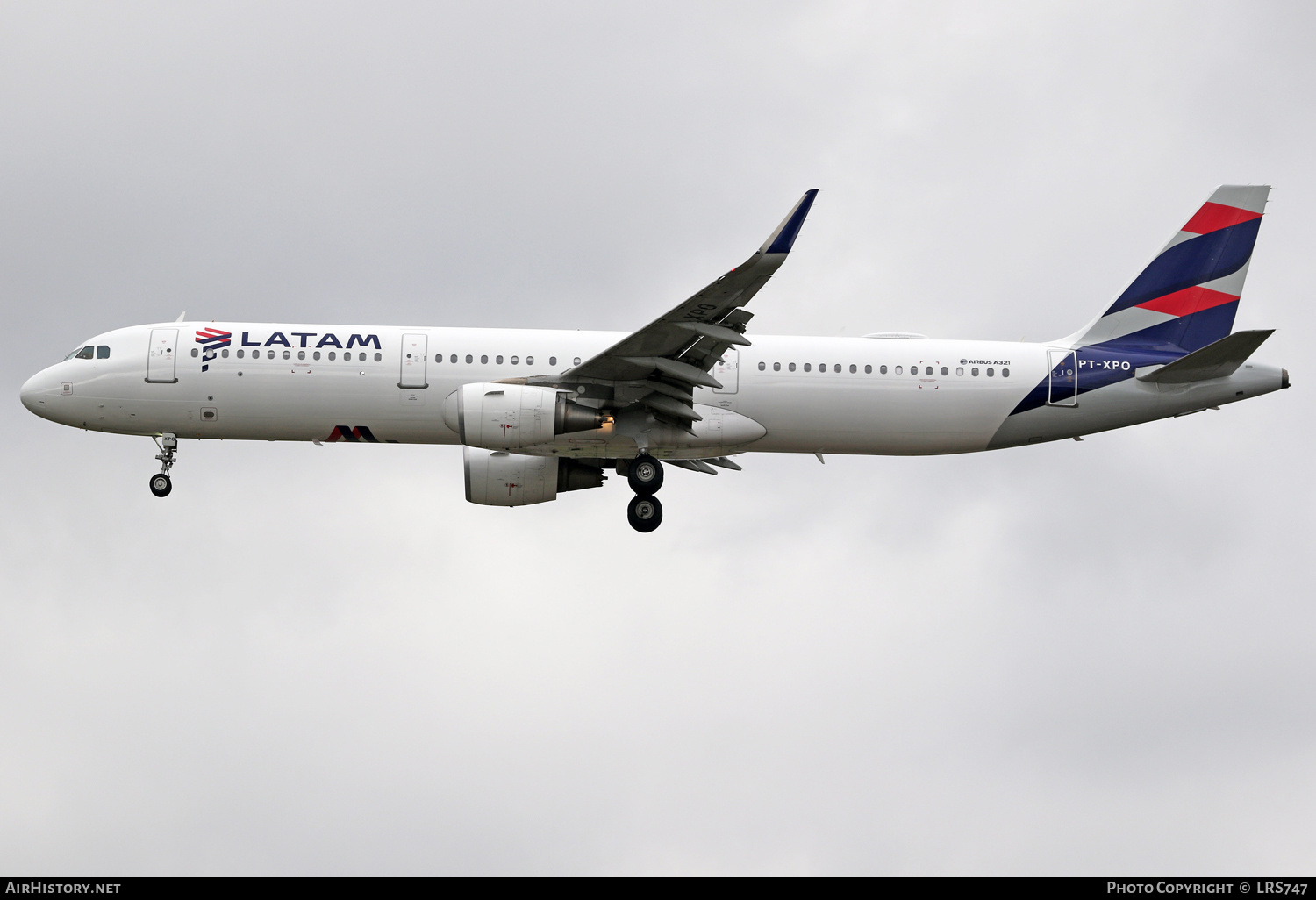 Aircraft Photo of PT-XPO | Airbus A321-231 | LATAM Airlines | AirHistory.net #463141