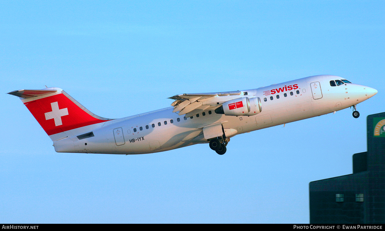 Aircraft Photo of HB-IYX | British Aerospace Avro 146-RJ100 | Swiss International Air Lines | AirHistory.net #463158