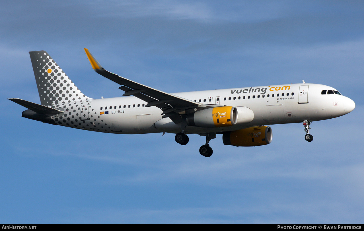 Aircraft Photo of EC-MJB | Airbus A320-232 | Vueling Airlines | AirHistory.net #463281