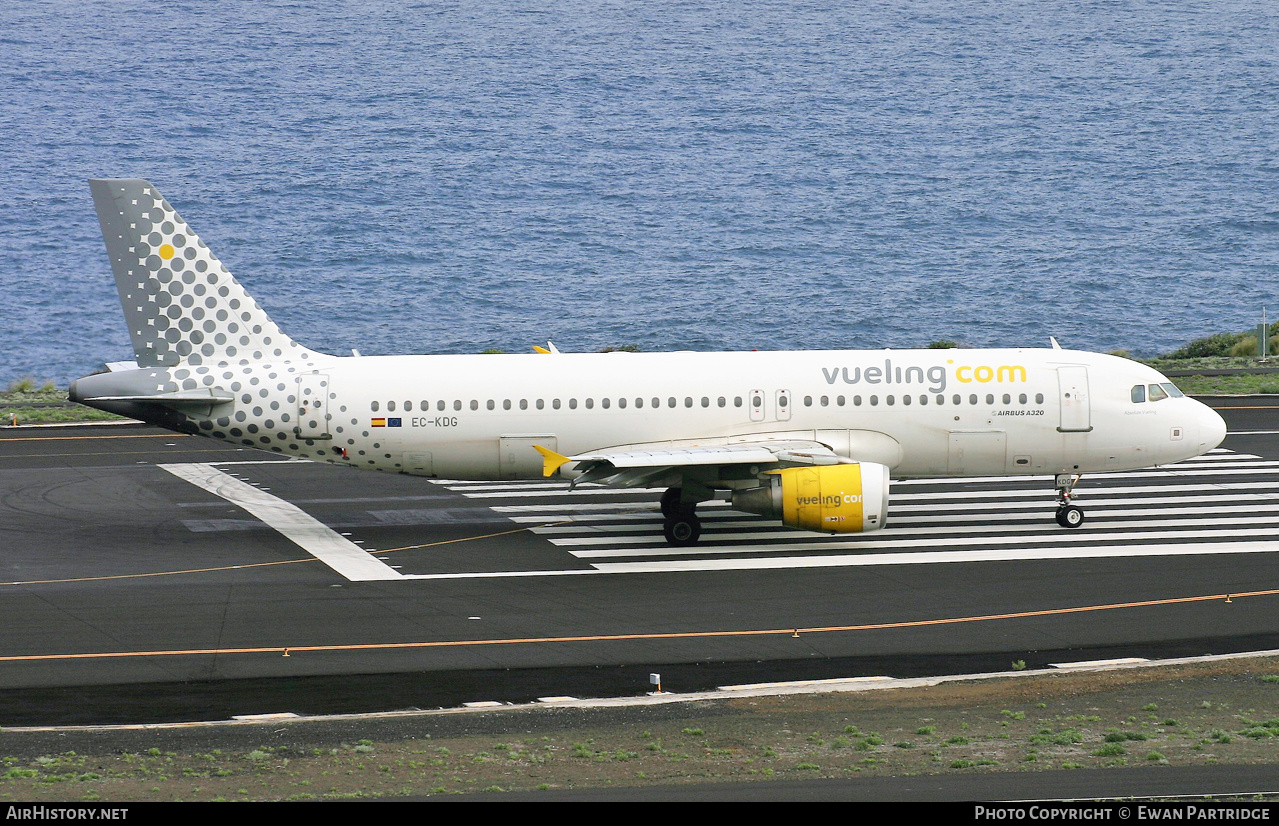 Aircraft Photo of EC-KDG | Airbus A320-214 | Vueling Airlines | AirHistory.net #463320