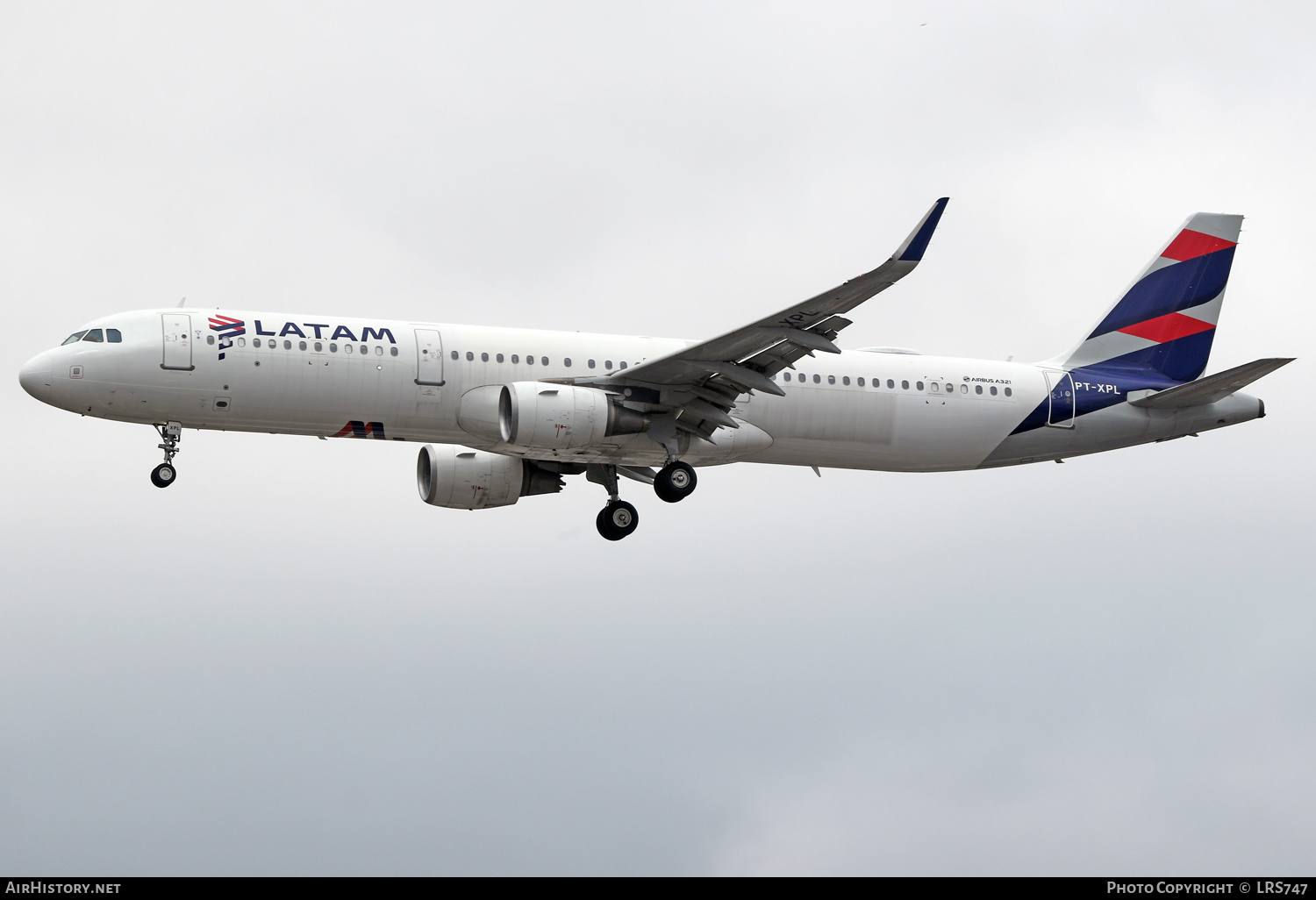 Aircraft Photo of PT-XPL | Airbus A321-211 | LATAM Airlines | AirHistory.net #463575