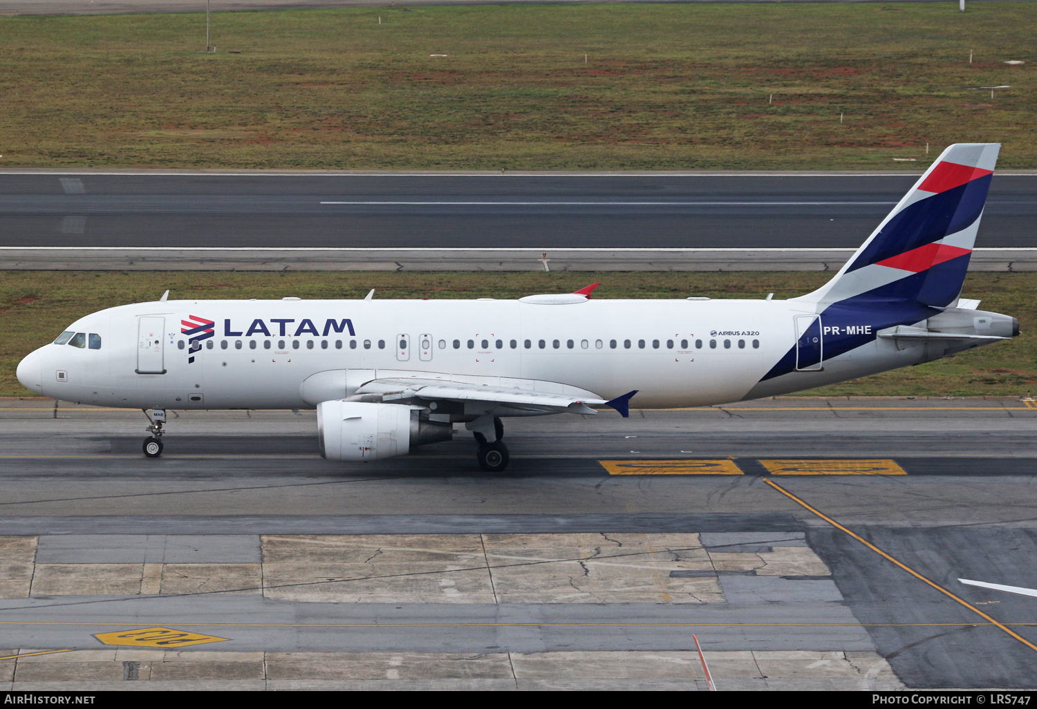 Aircraft Photo of PR-MHE | Airbus A320-214 | LATAM Airlines | AirHistory.net #463579