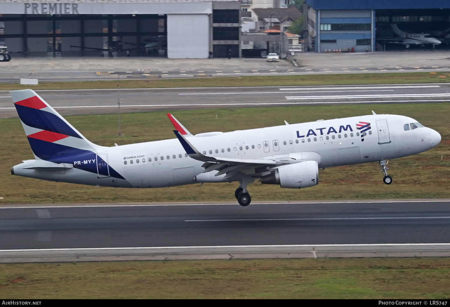 Aircraft Photo of PR-MYY | Airbus A320-214 | LATAM Airlines | AirHistory.net #463651