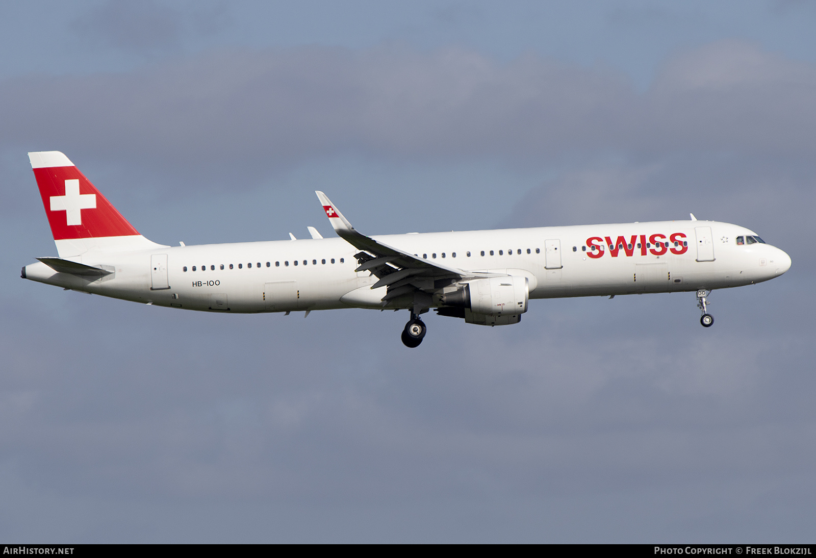 Aircraft Photo of HB-IOO | Airbus A321-212 | Swiss International Air Lines | AirHistory.net #464031