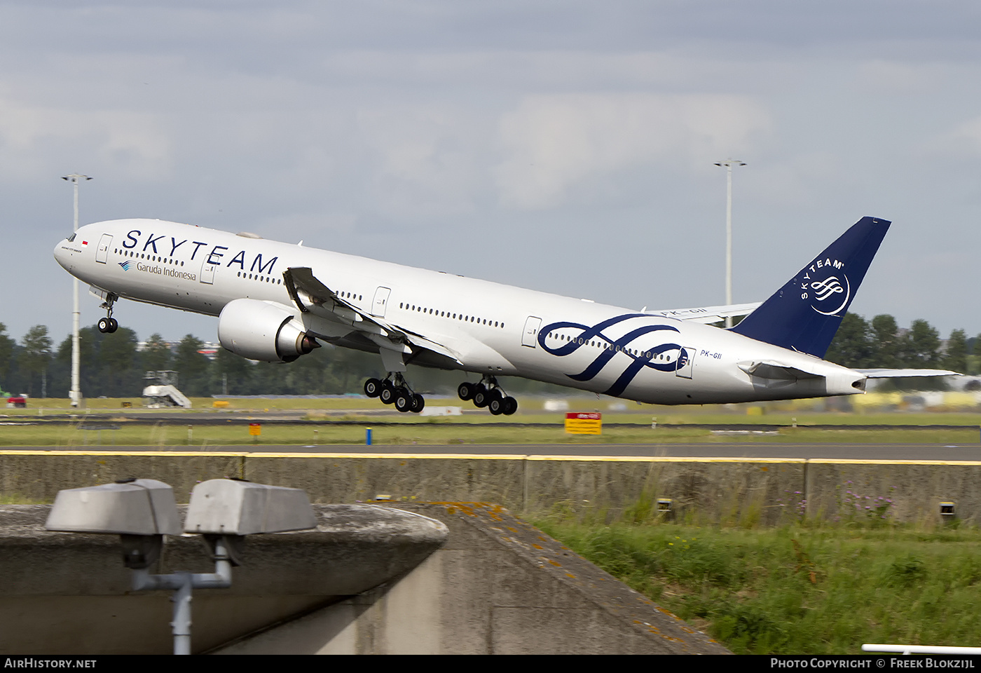 Aircraft Photo of PK-GII | Boeing 777-3U3/ER | Garuda Indonesia | AirHistory.net #464101