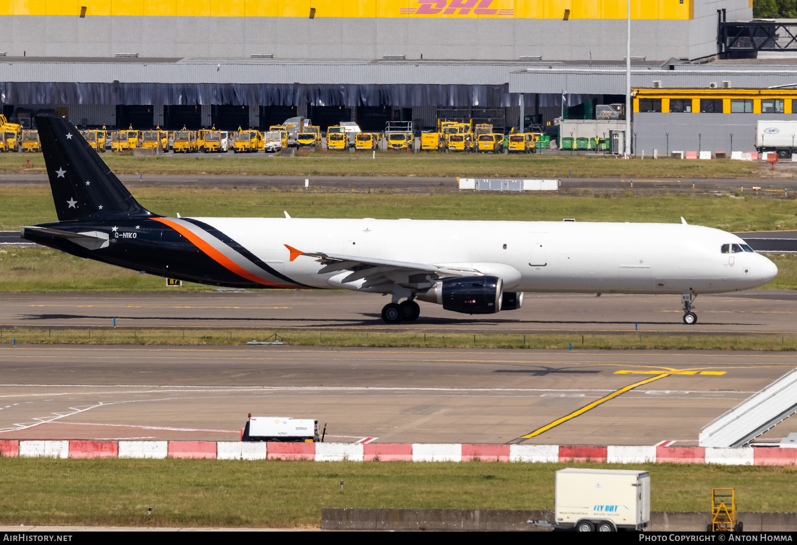 Aircraft Photo of G-NIKO | Airbus A321-211/P2F | Titan Airways | AirHistory.net #464472