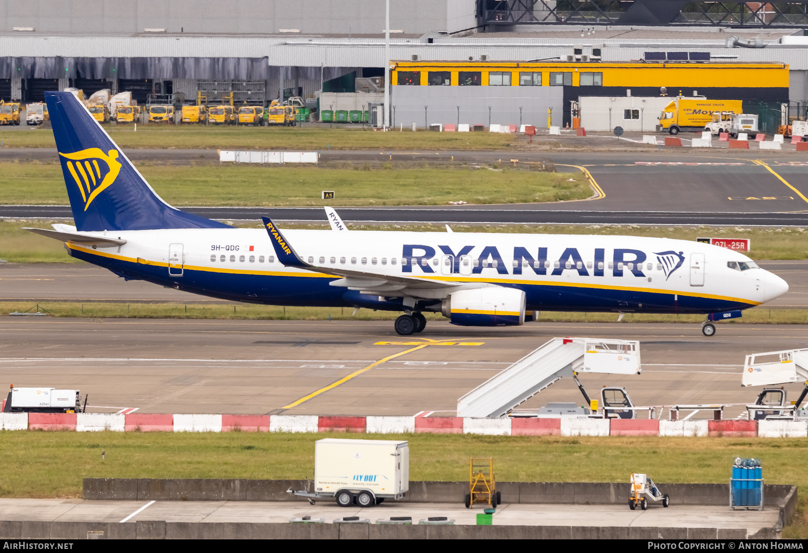 Aircraft Photo of 9H-QDG | Boeing 737-800 | Ryanair | AirHistory.net #464486