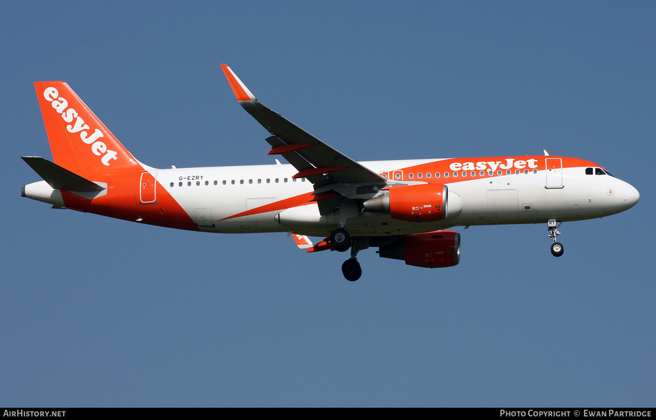 Aircraft Photo of G-EZRY | Airbus A320-214 | EasyJet | AirHistory.net #464649
