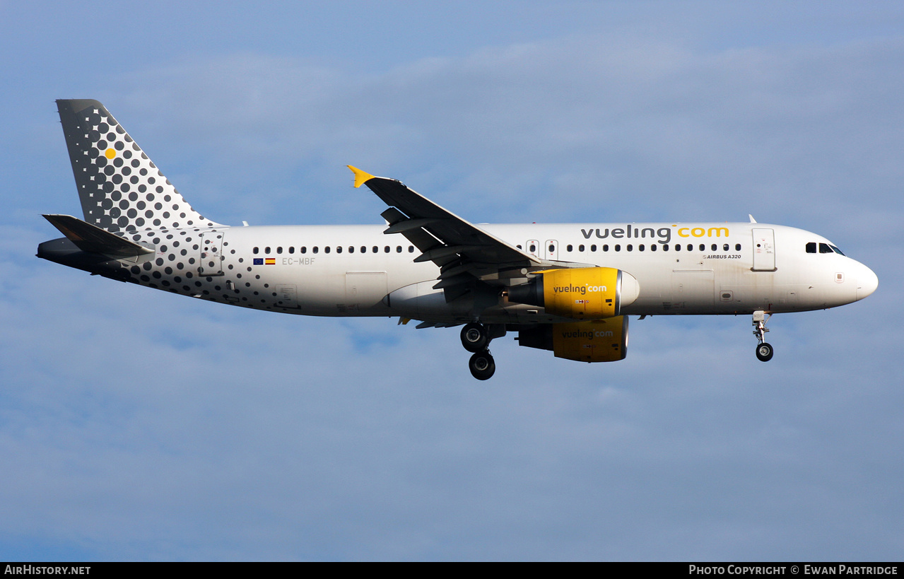 Aircraft Photo of EC-MBF | Airbus A320-214 | Vueling Airlines | AirHistory.net #464816