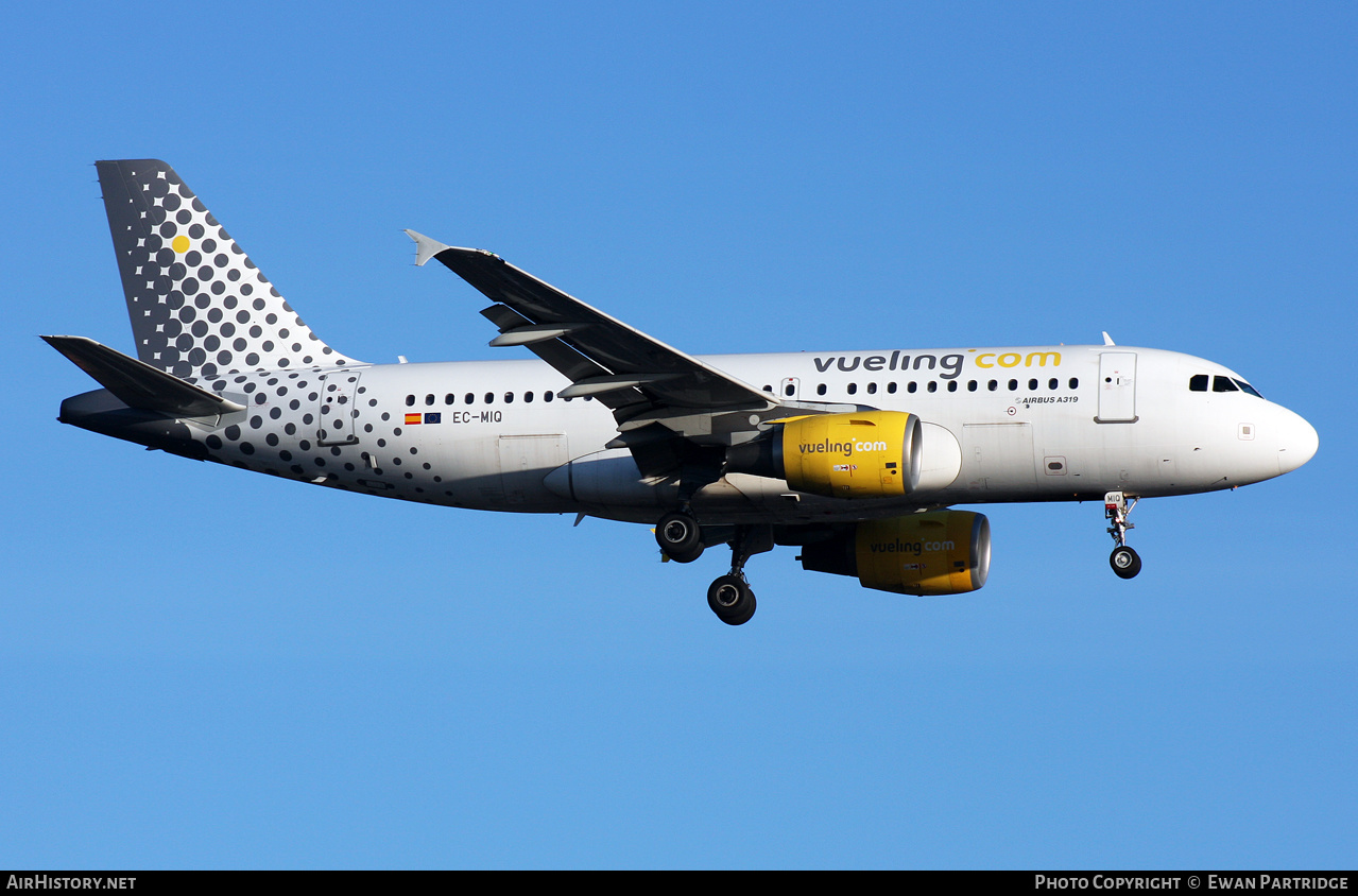 Aircraft Photo of EC-MIQ | Airbus A319-111 | Vueling Airlines | AirHistory.net #464817