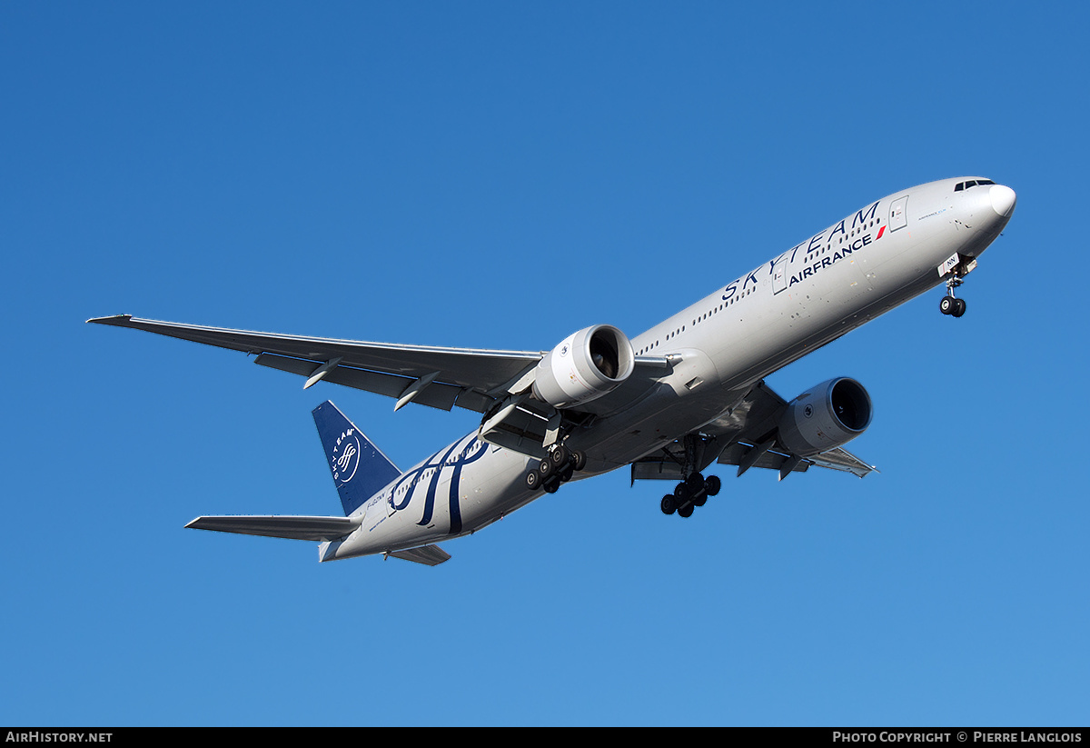 Aircraft Photo of F-GZNN | Boeing 777-328/ER | Air France | AirHistory.net #464826
