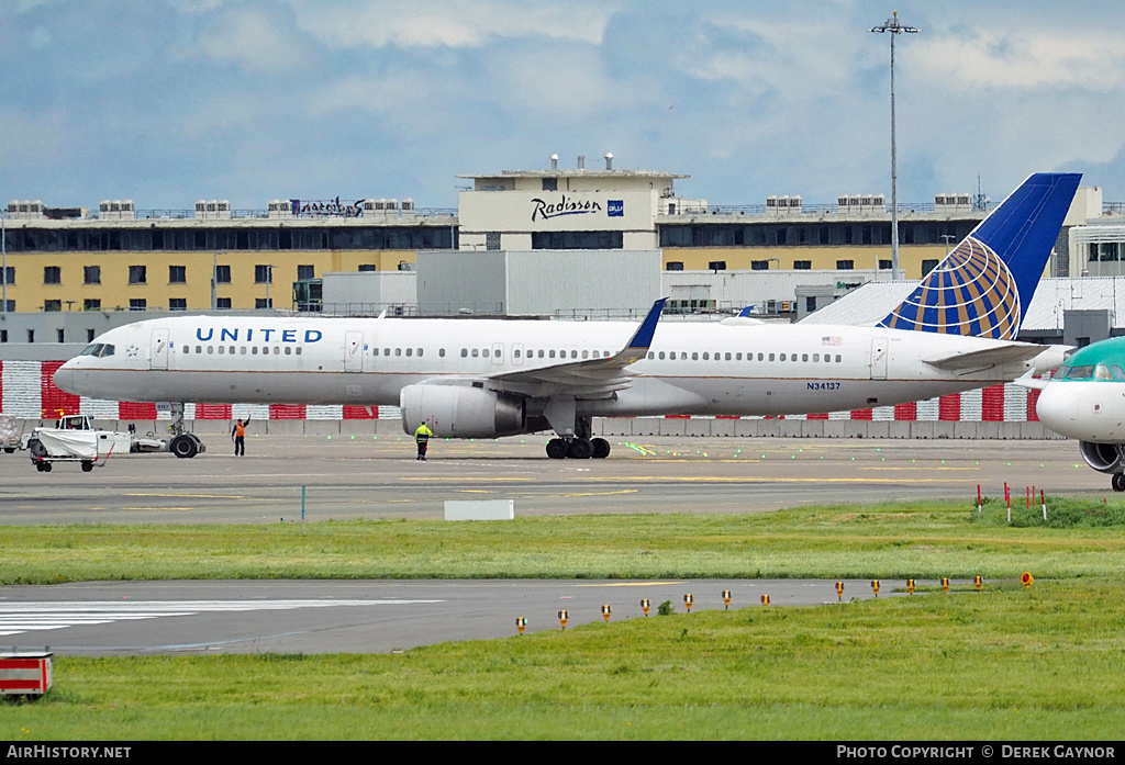 Aircraft Photo of N34137 | Boeing 757-224 | United Airlines | AirHistory.net #464879