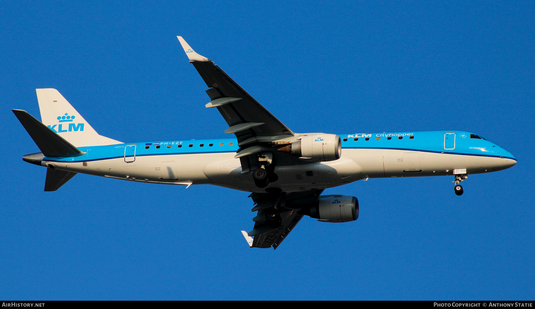 Aircraft Photo of PH-EZT | Embraer 190STD (ERJ-190-100STD) | KLM Cityhopper | AirHistory.net #464952