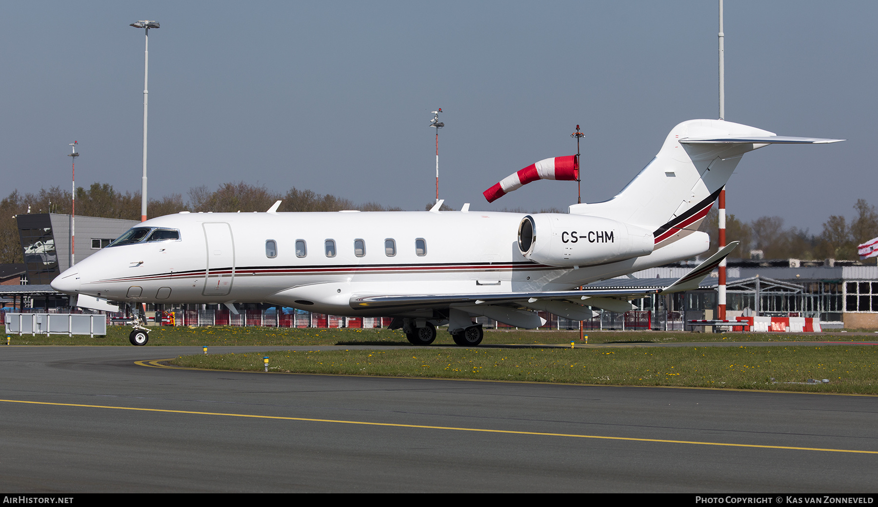 Aircraft Photo of CS-CHM | Bombardier Challenger 350 (BD-100-1A10) | AirHistory.net #465097