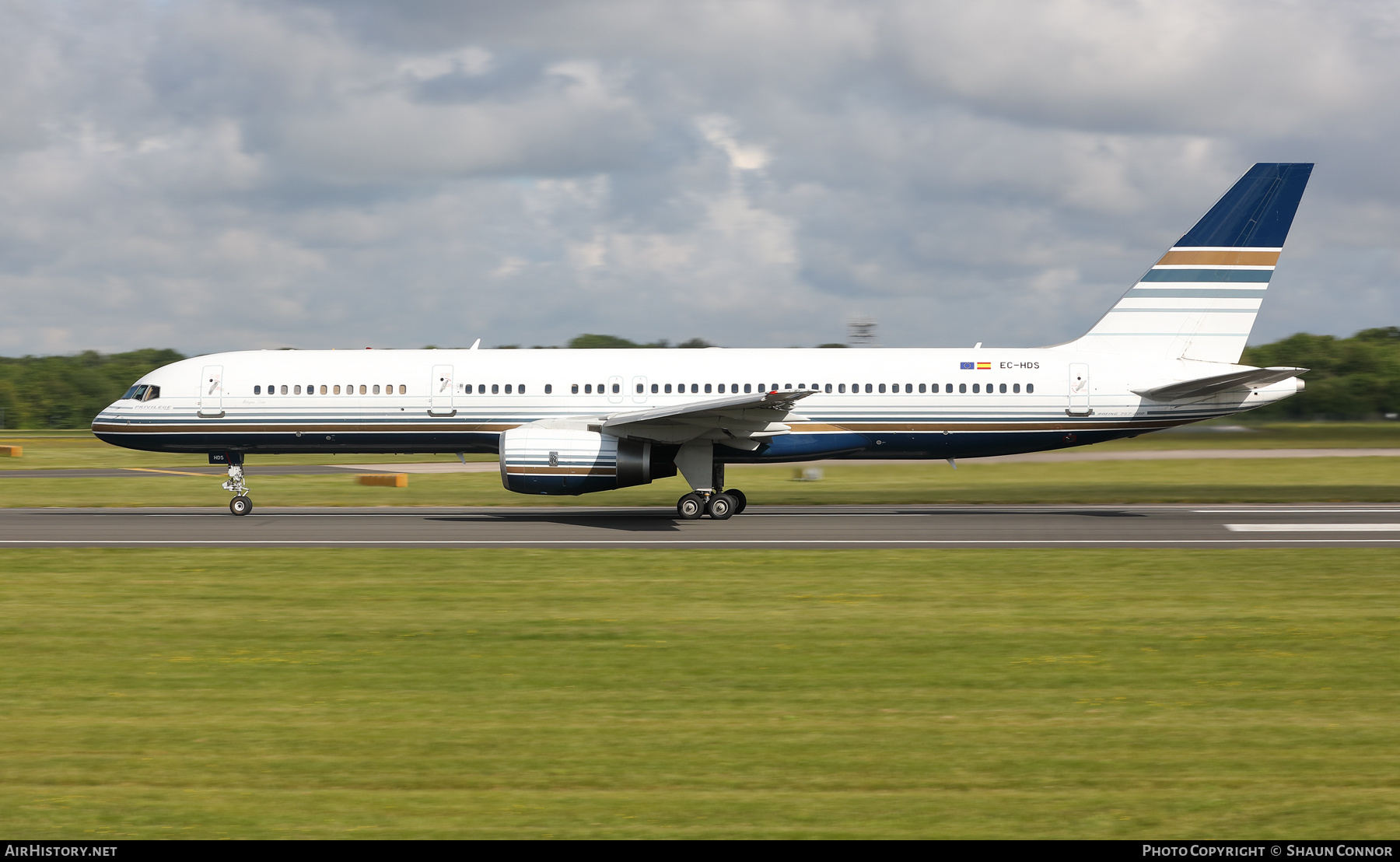 Aircraft Photo of EC-HDS | Boeing 757-256 | Privilege Style | AirHistory.net #465493
