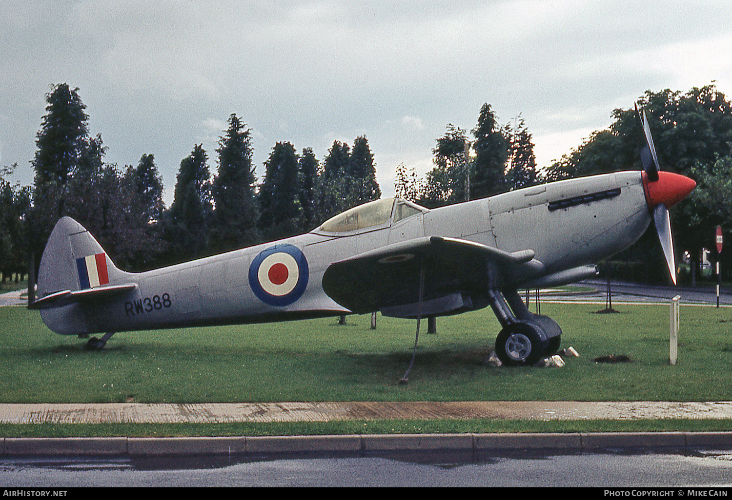 Aircraft Photo of RW388 | Supermarine 361 Spitfire LF16E | UK - Air Force | AirHistory.net #465866