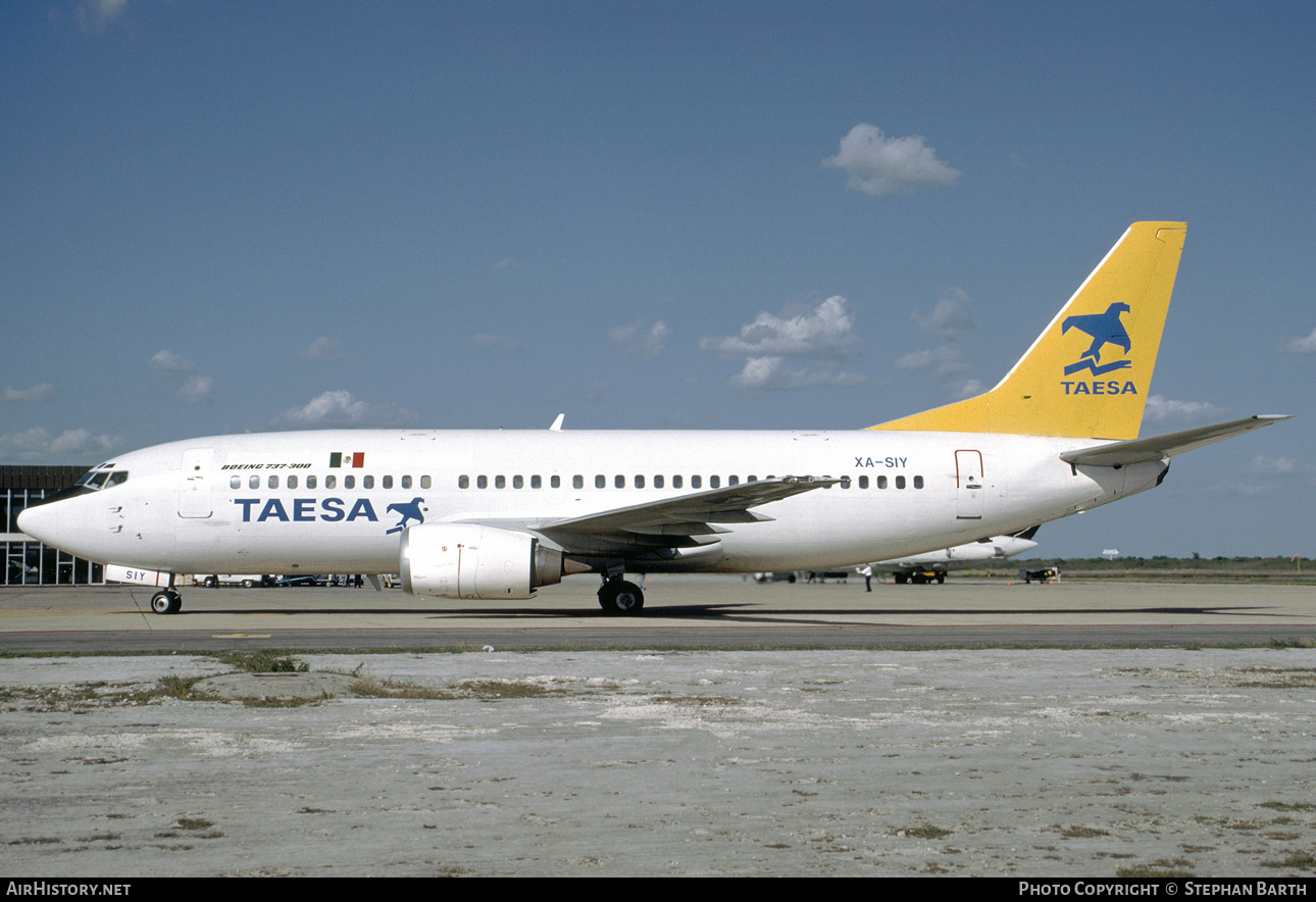 Aircraft Photo of XA-SIY | Boeing 737-3Y0 | TAESA - Transportes Aéreos Ejecutivos | AirHistory.net #466519