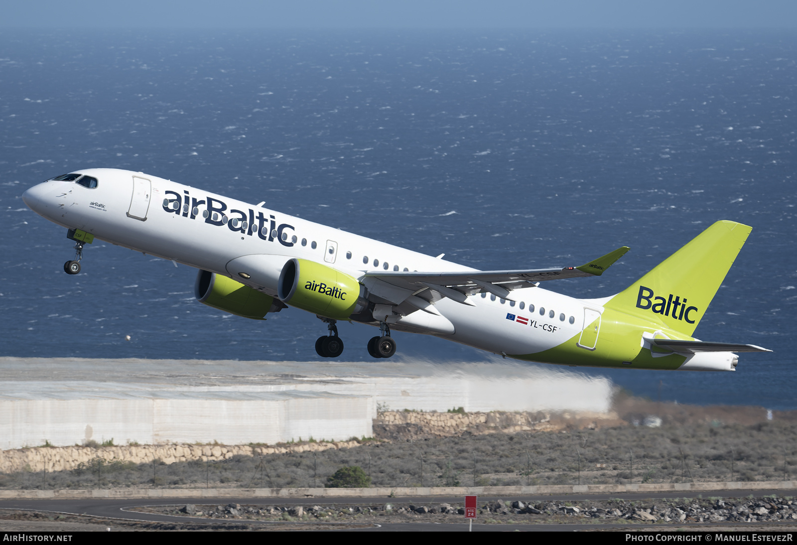 Aircraft Photo of YL-CSF | Bombardier CSeries CS300 (BD-500-1A11) | AirBaltic | AirHistory.net #466550