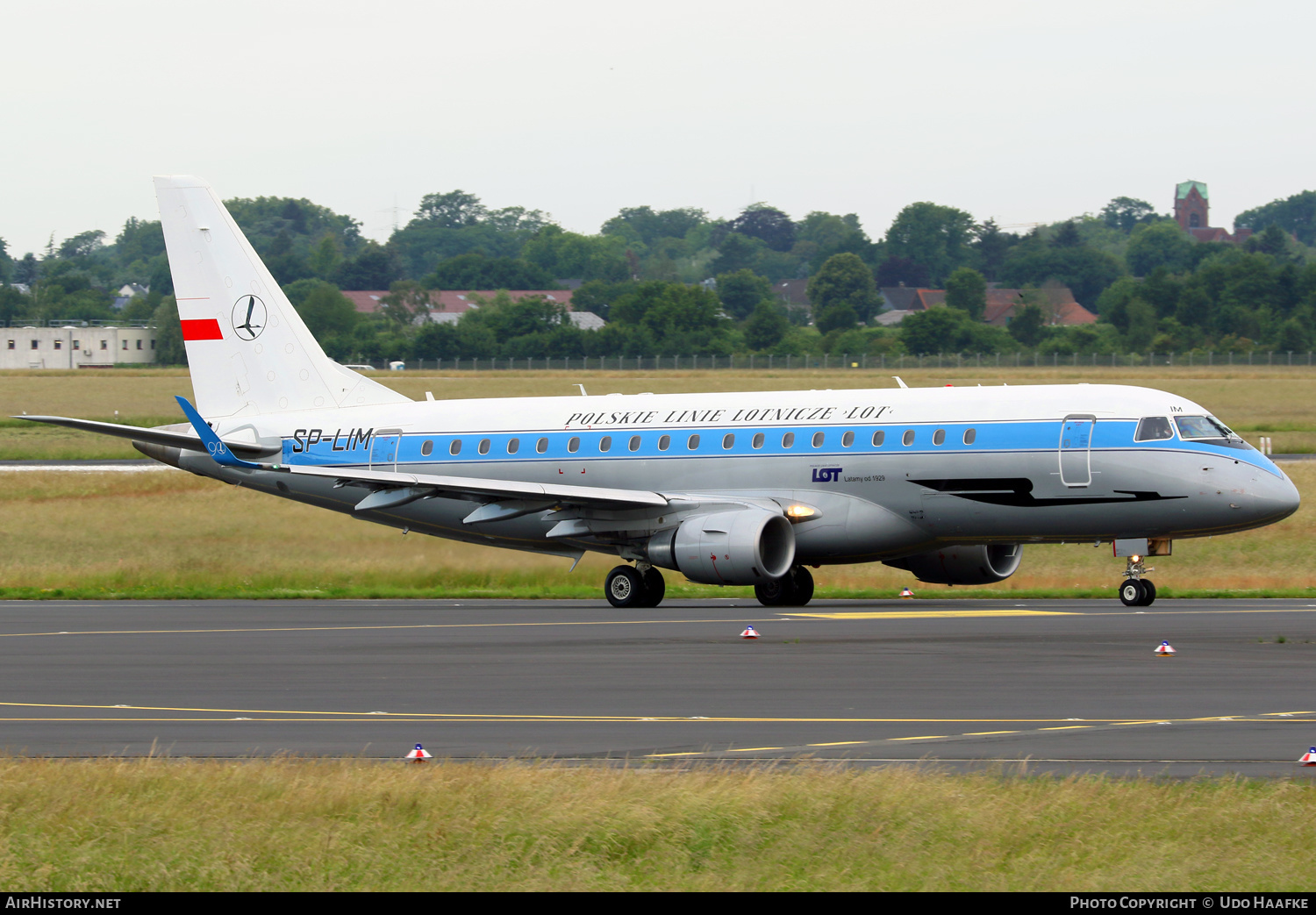 Aircraft Photo of SP-LIM | Embraer 175LR (ERJ-170-200LR) | LOT Polish Airlines - Polskie Linie Lotnicze | AirHistory.net #466756