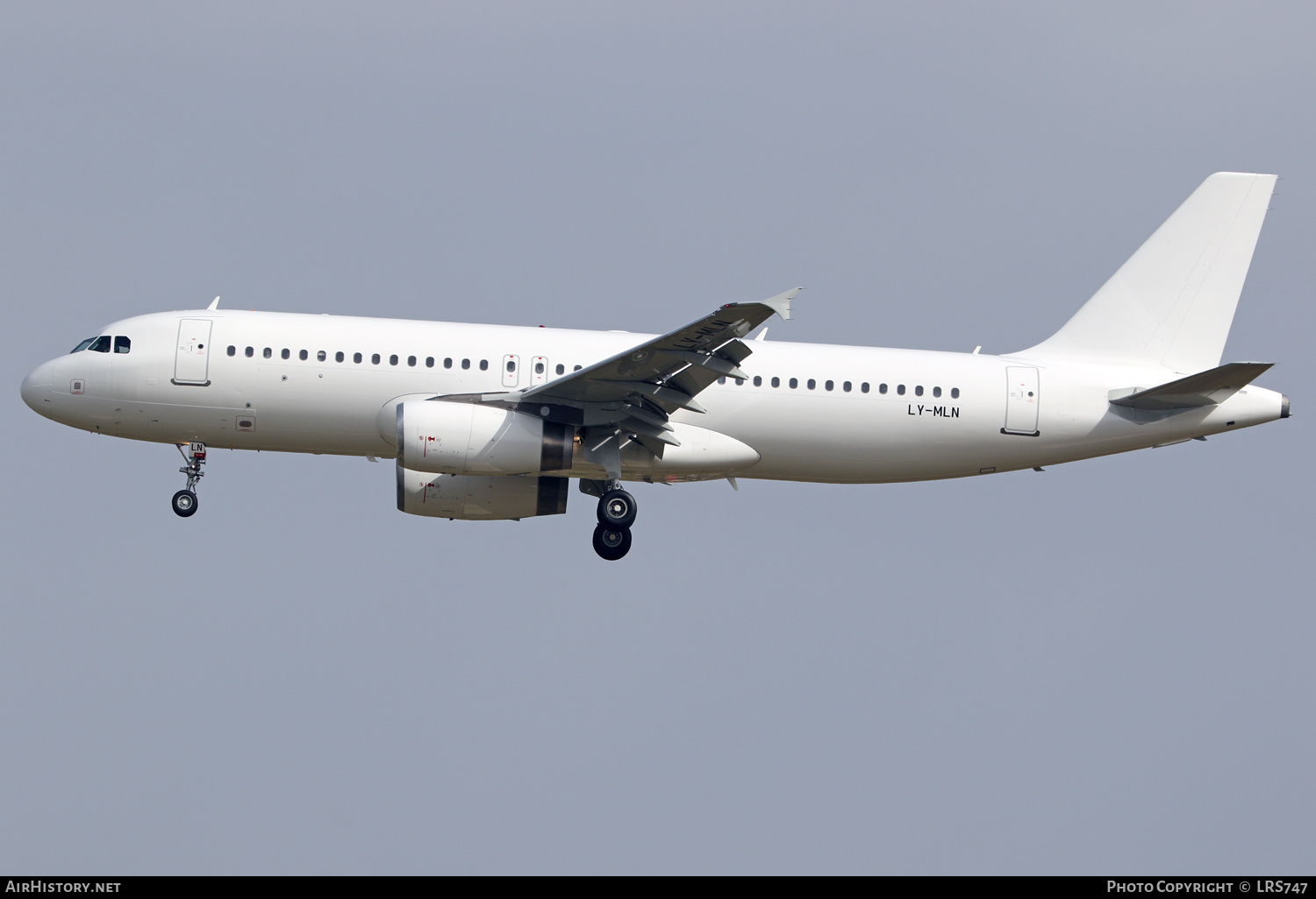 Aircraft Photo of LY-MLN | Airbus A320-232 | AirHistory.net #467259