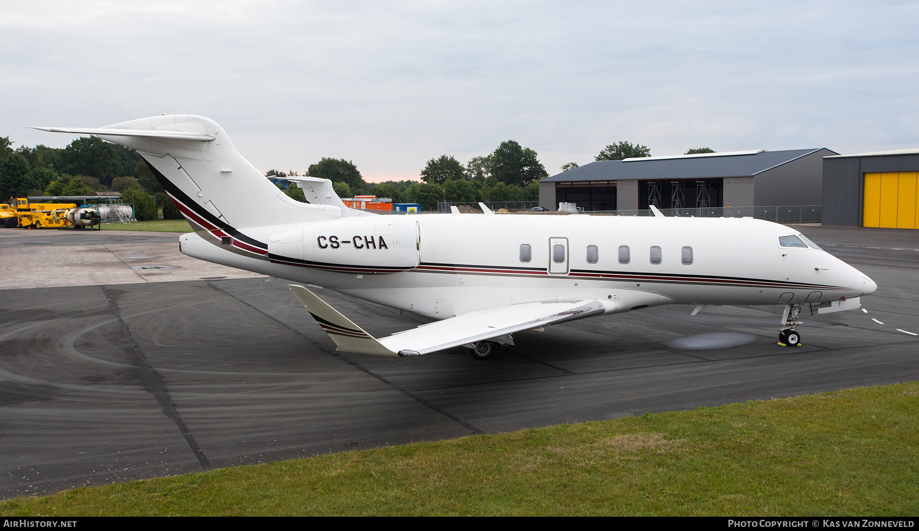 Aircraft Photo of CS-CHA | Bombardier Challenger 350 (BD-100-1A10) | AirHistory.net #467445
