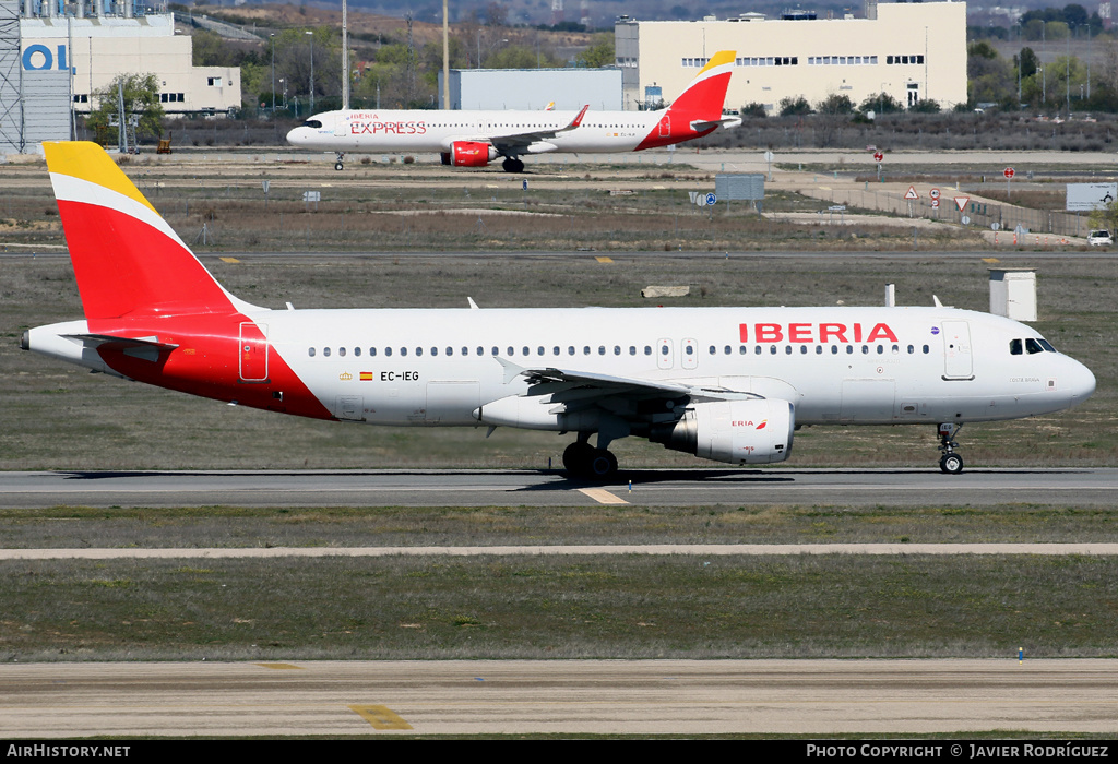Aircraft Photo of EC-IEG | Airbus A320-214 | Iberia | AirHistory.net #467466