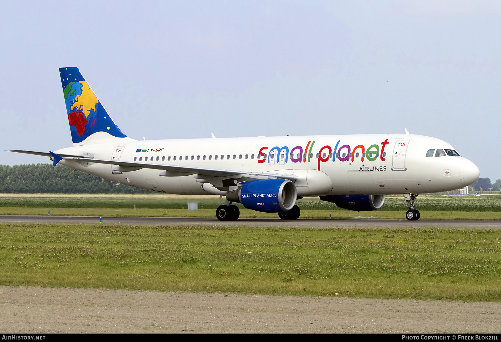 Aircraft Photo of LY-SPF | Airbus A320-214 | Small Planet Airlines | AirHistory.net #467569