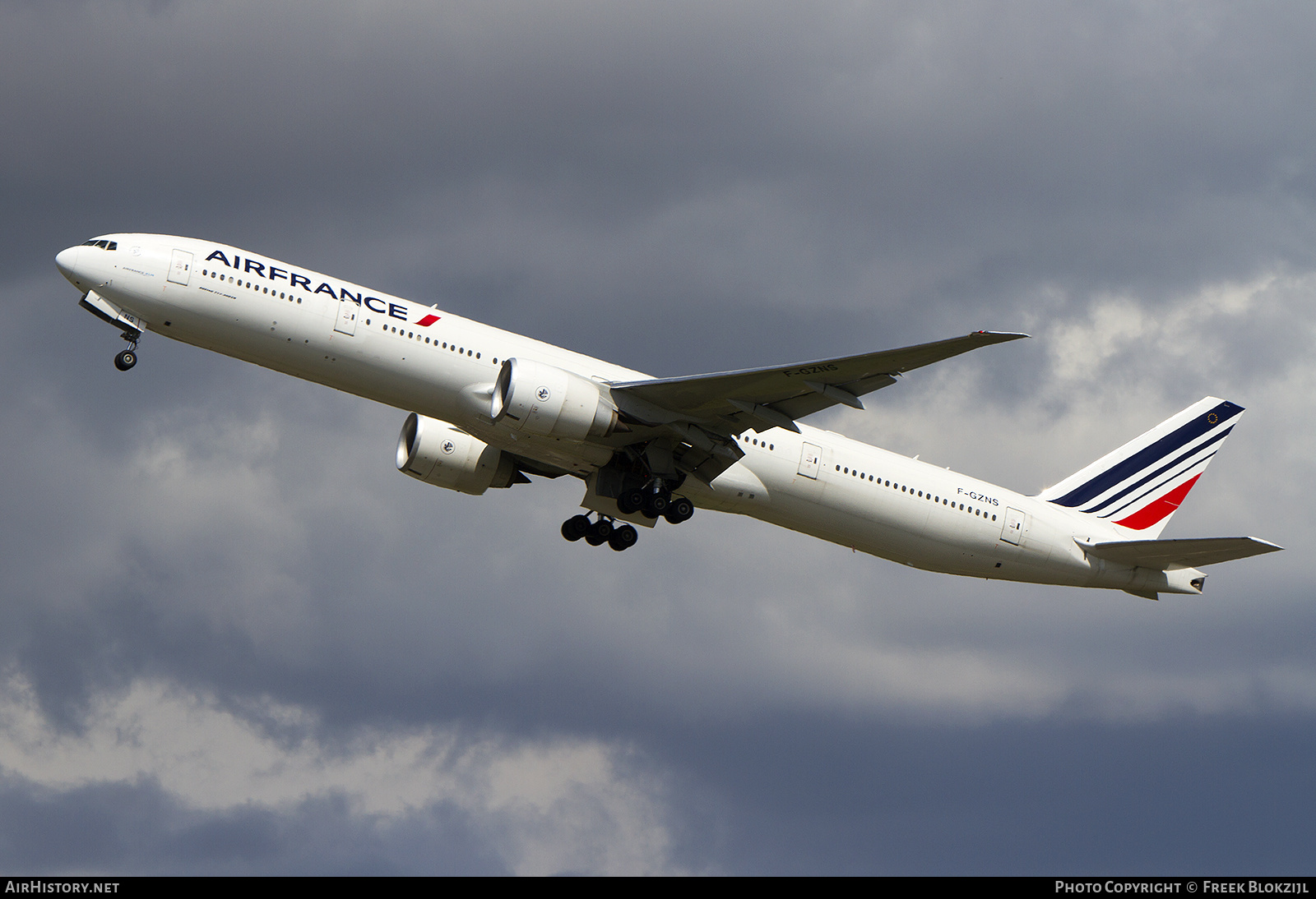 Aircraft Photo of F-GZNS | Boeing 777-328/ER | Air France | AirHistory.net #467573