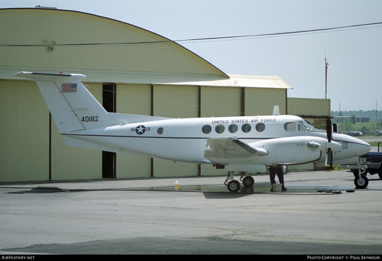 Aircraft Photo of 84-0182 / 40182 | Beech C-12F Huron (B200C) | USA - Air Force | AirHistory.net #467815