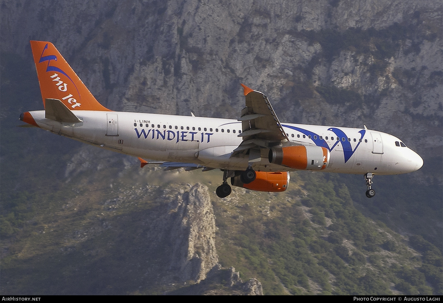 Aircraft Photo of I-LINH | Airbus A320-231 | Wind Jet | AirHistory.net #468231