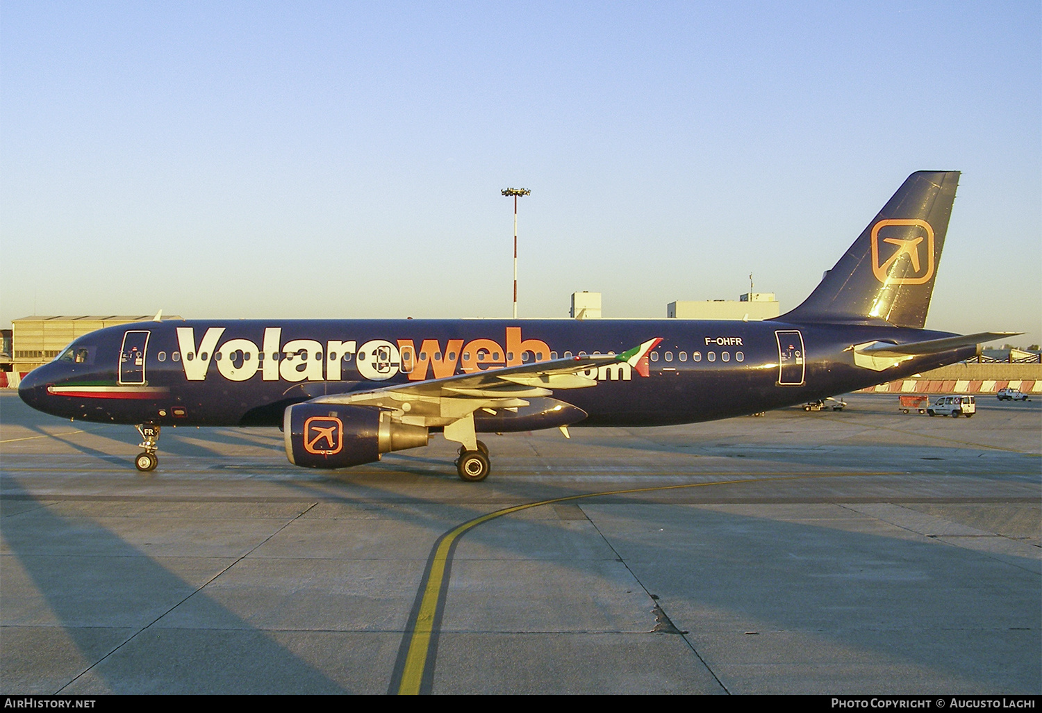 Aircraft Photo of F-OHFR | Airbus A320-212 | Volareweb | AirHistory.net #468281