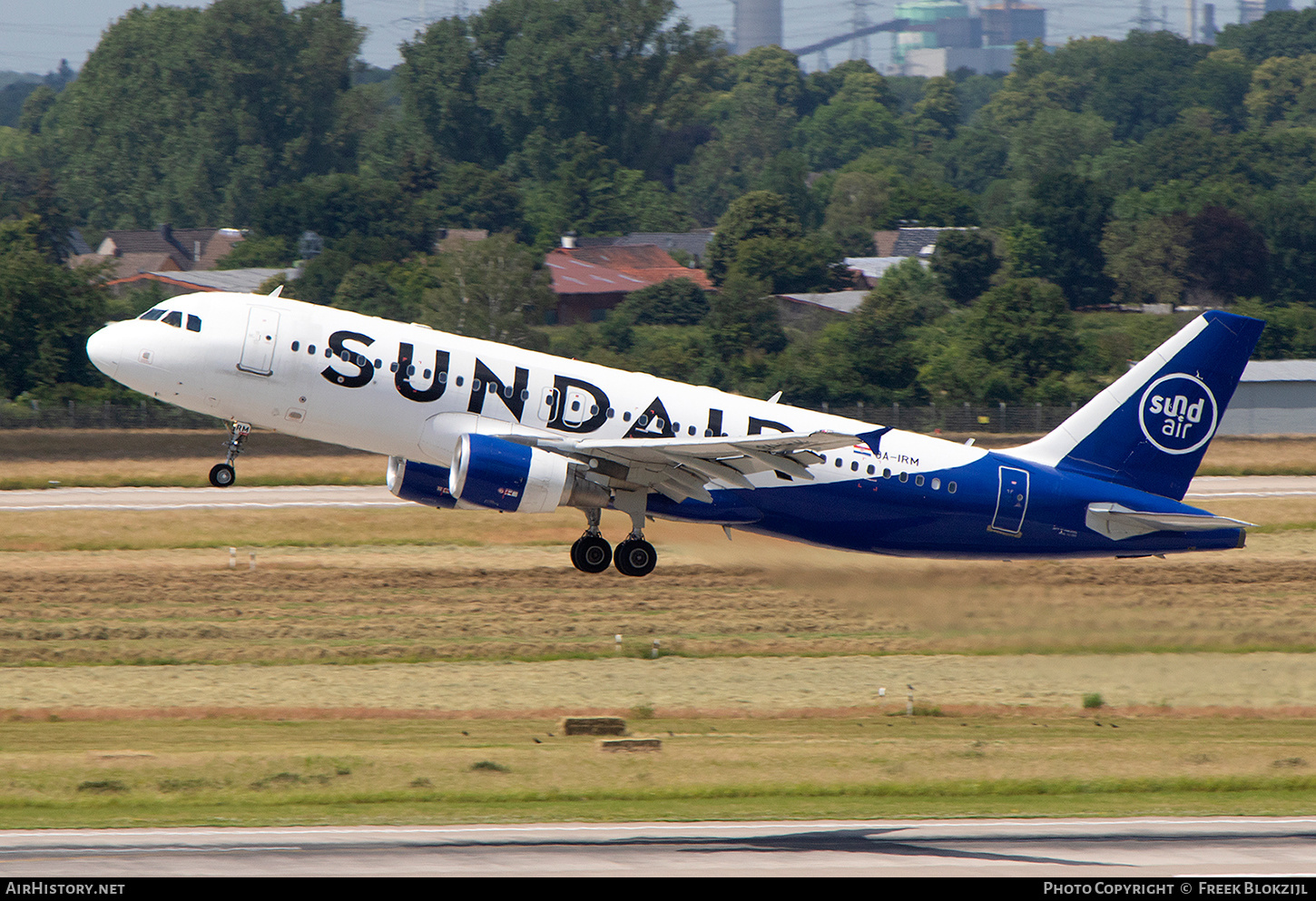 Aircraft Photo of 9A-IRM | Airbus A320-214 | Sundair | AirHistory.net #468444