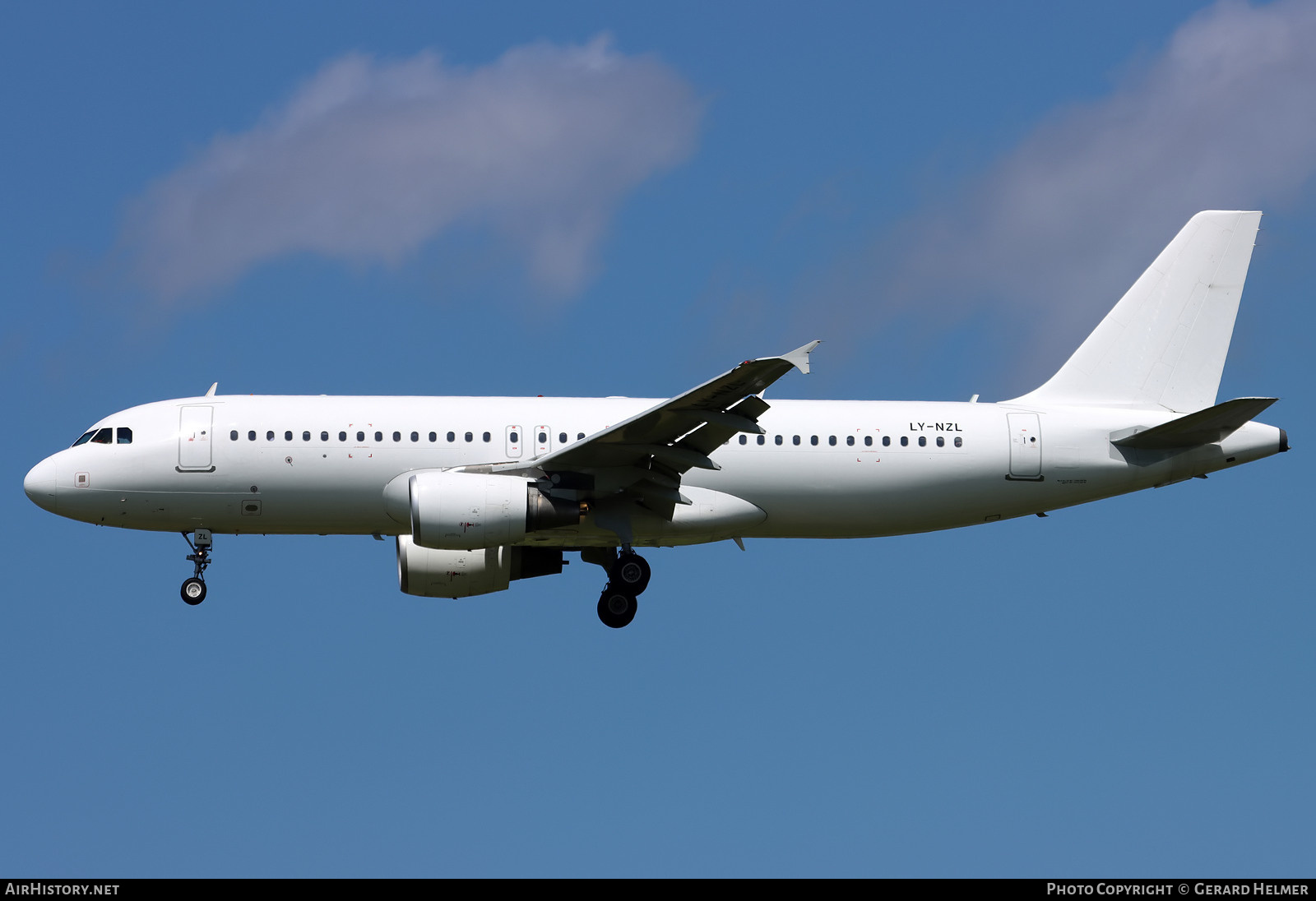 Aircraft Photo of LY-NZL | Airbus A320-214 | AirHistory.net #468845