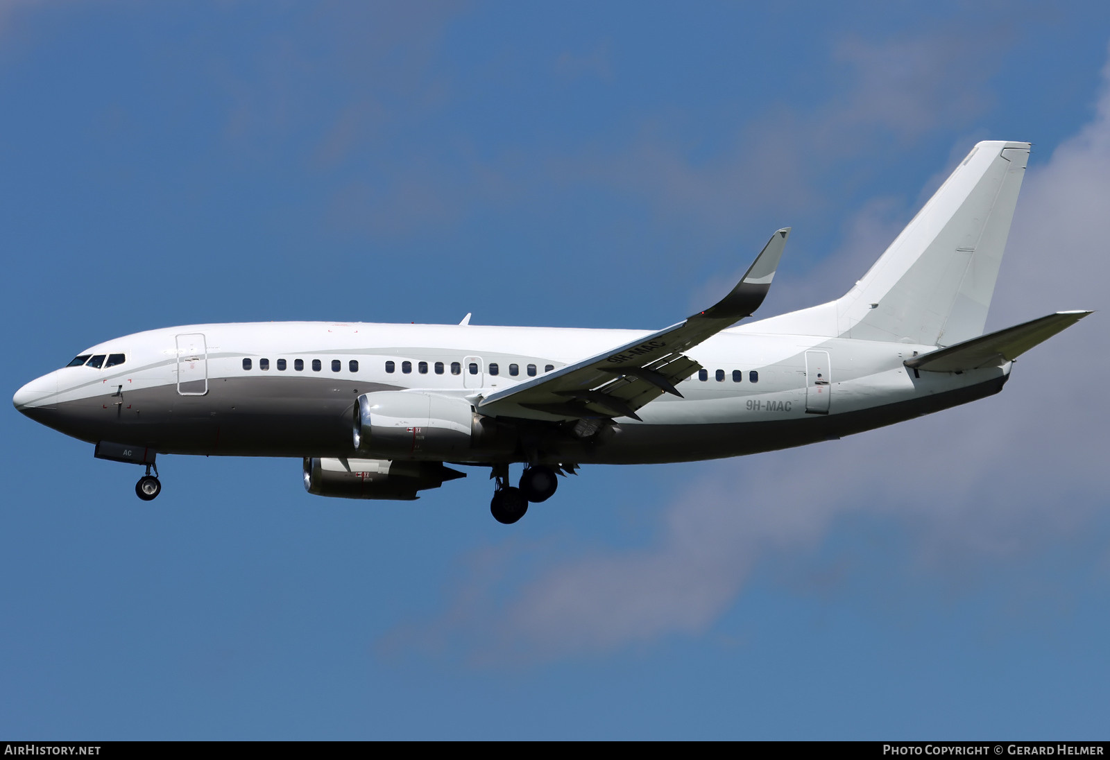 Aircraft Photo of 9H-MAC | Boeing 737-548 | AirHistory.net #468862