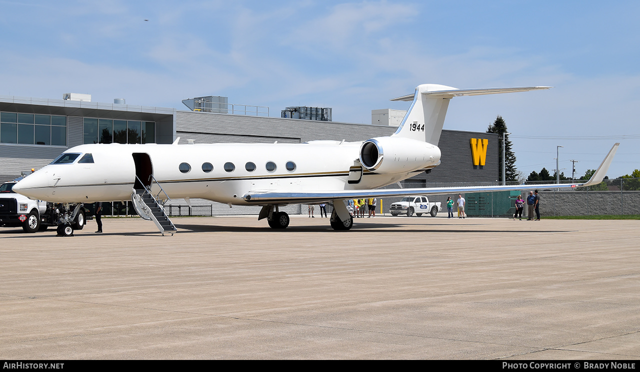 Aircraft Photo of 97-1944 / 1944 | Gulfstream Aerospace C-37A Gulfstream V (G-V) | USA - Army | AirHistory.net #469138