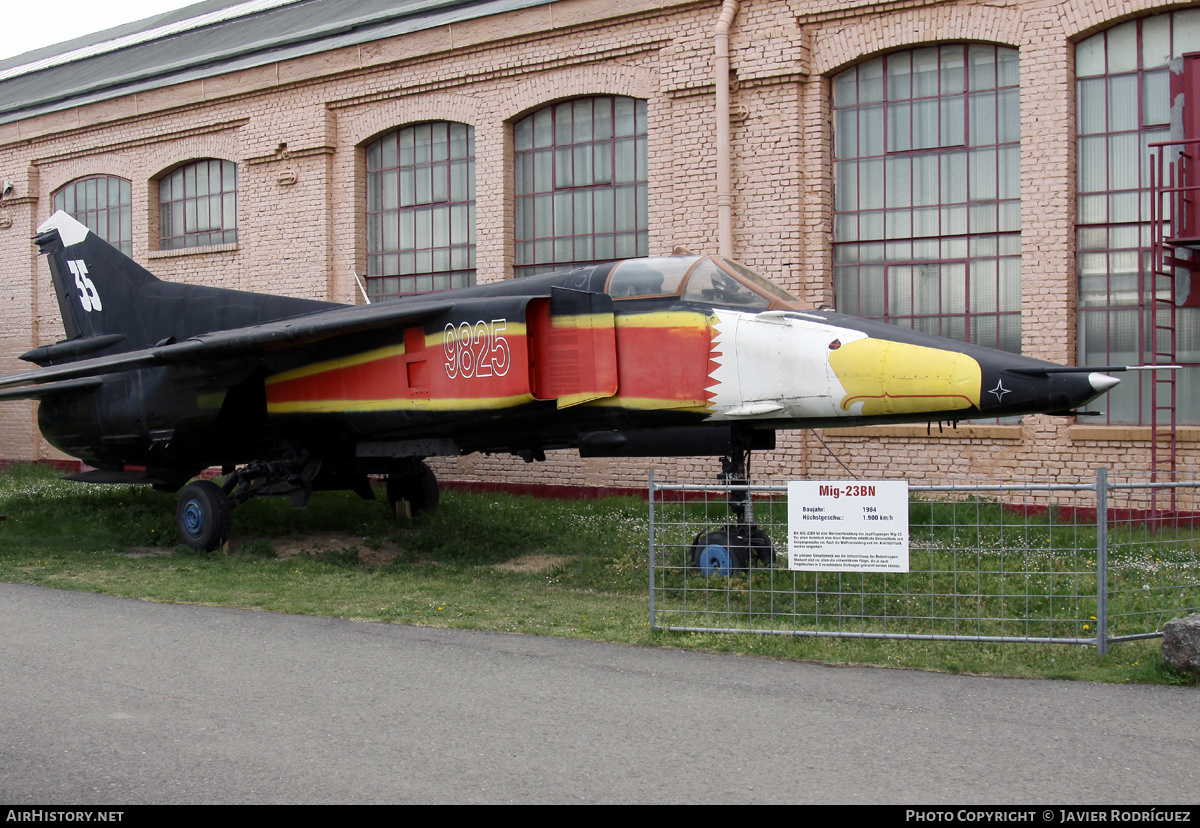 Aircraft Photo of 9825 | Mikoyan-Gurevich MiG-23BN | Czechia - Air Force | AirHistory.net #469403