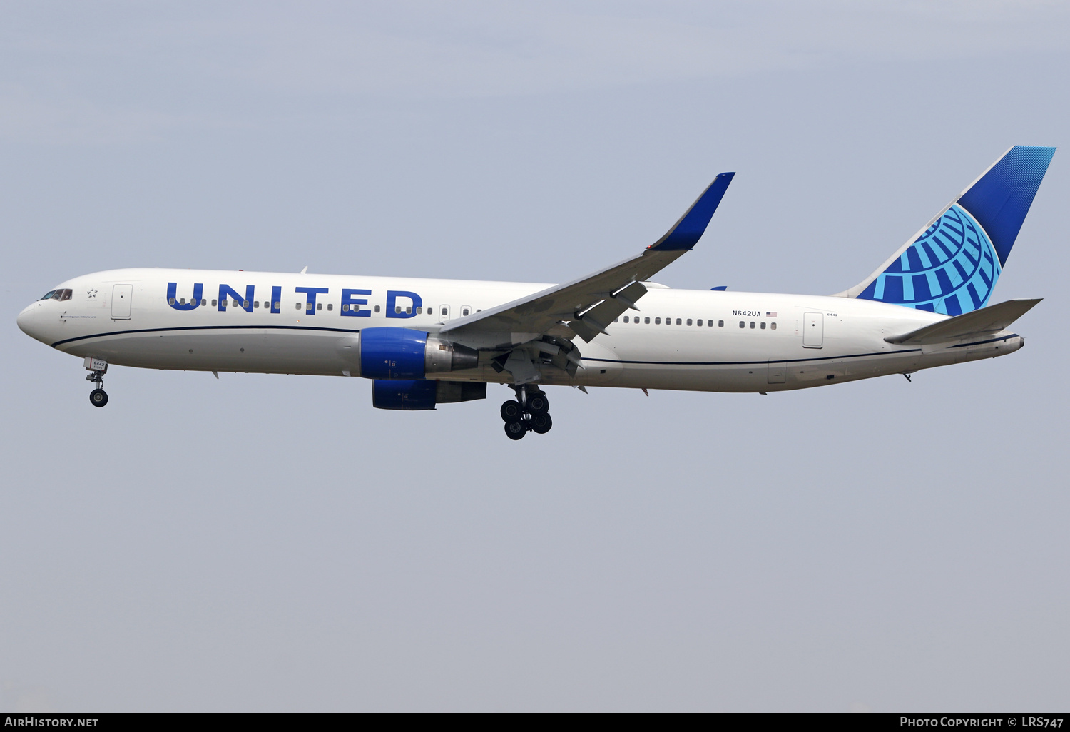 Aircraft Photo of N642UA | Boeing 767-322/ER | United Airlines | AirHistory.net #469435