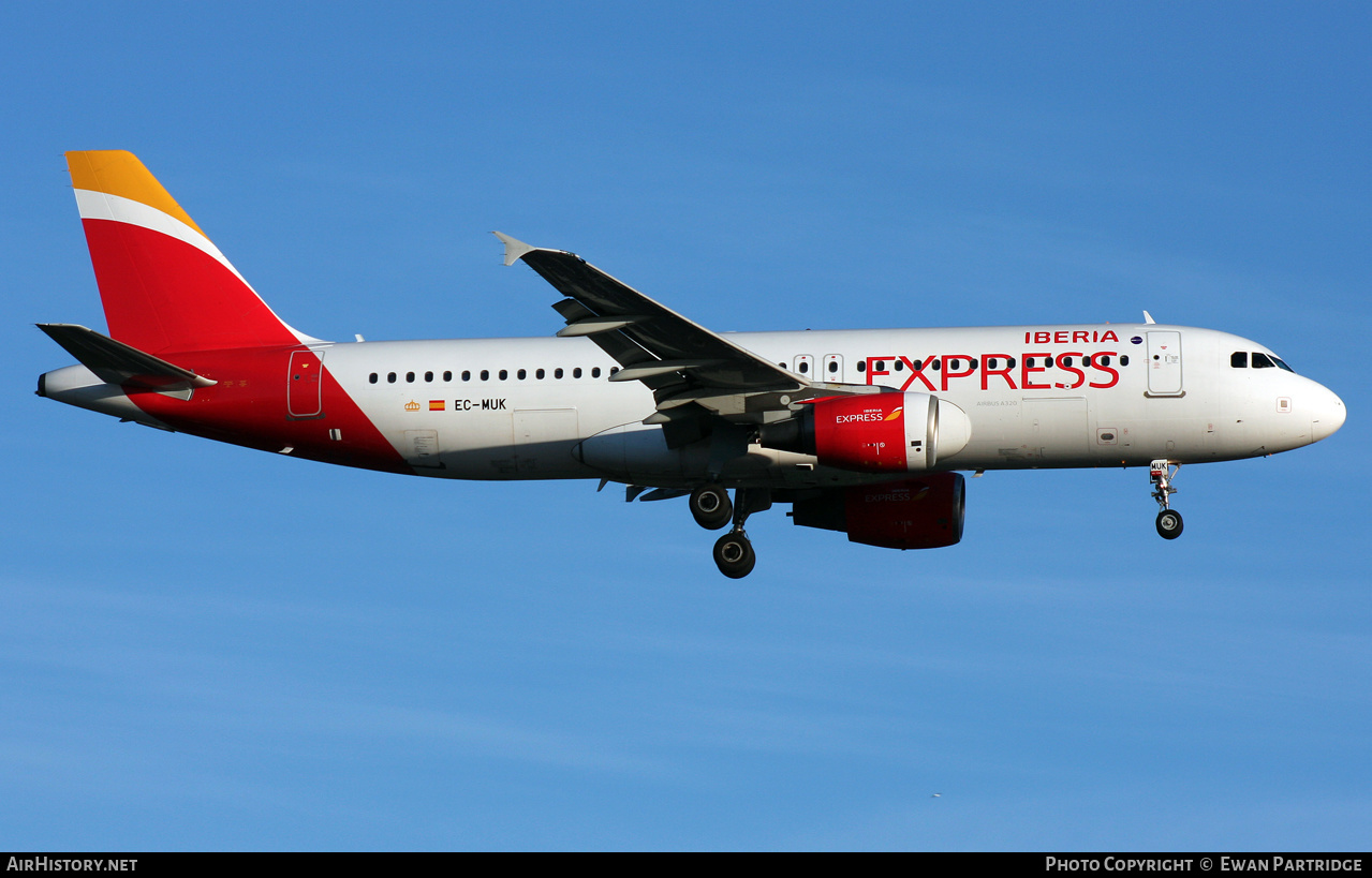 Aircraft Photo of EC-MUK | Airbus A320-214 | Iberia Express | AirHistory.net #469467